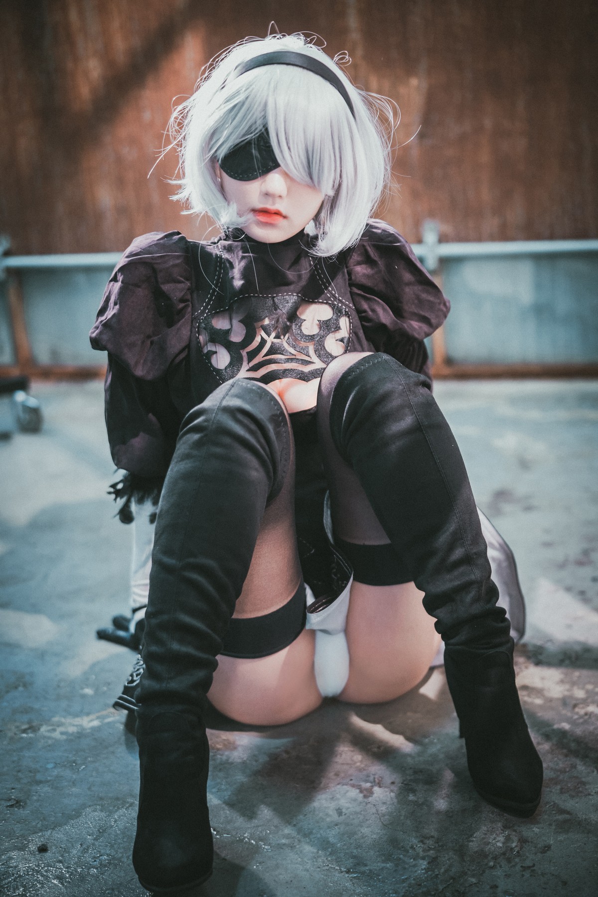 xgyw.top_[DJAWA]No.131_模特Jenny_NieR Automata 2B主题黑色服饰露白色内裤秀翘臀诱惑写真47P