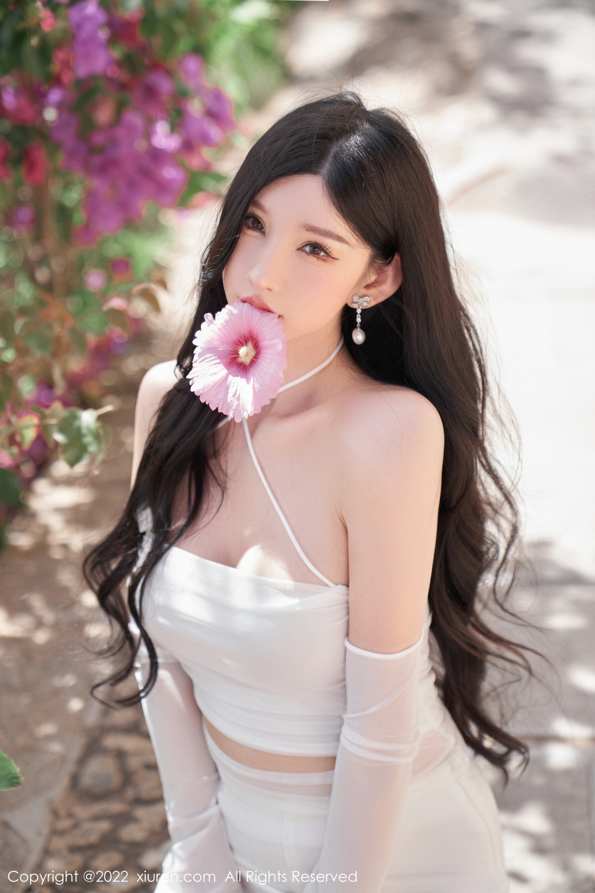 xgyw.top_XiuRen第5271期_女神周于希Sally心愿旅拍户外白色轻透服饰秀完美身材诱惑写真89P