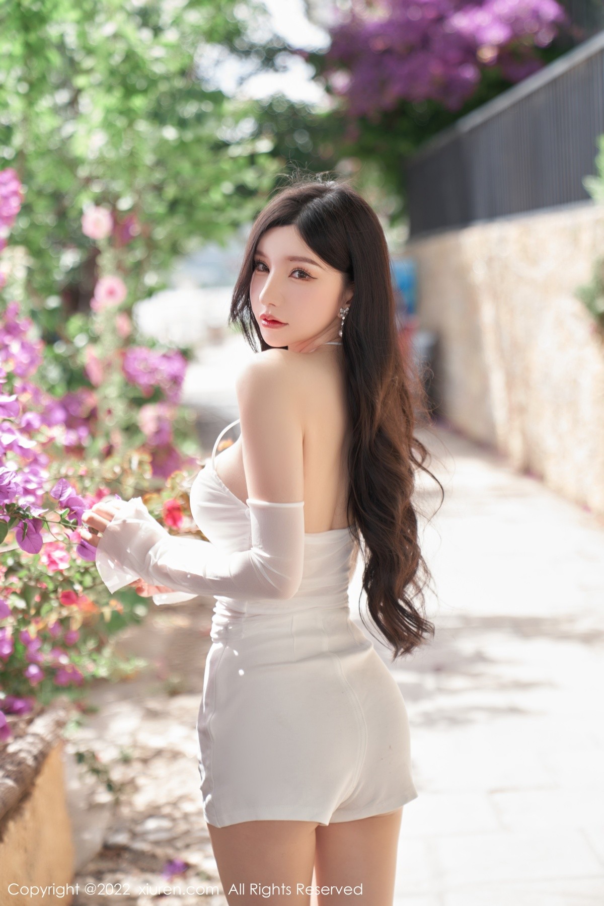 xgyw.top_XiuRen第5271期_女神周于希Sally心愿旅拍户外白色轻透服饰秀完美身材诱惑写真89P