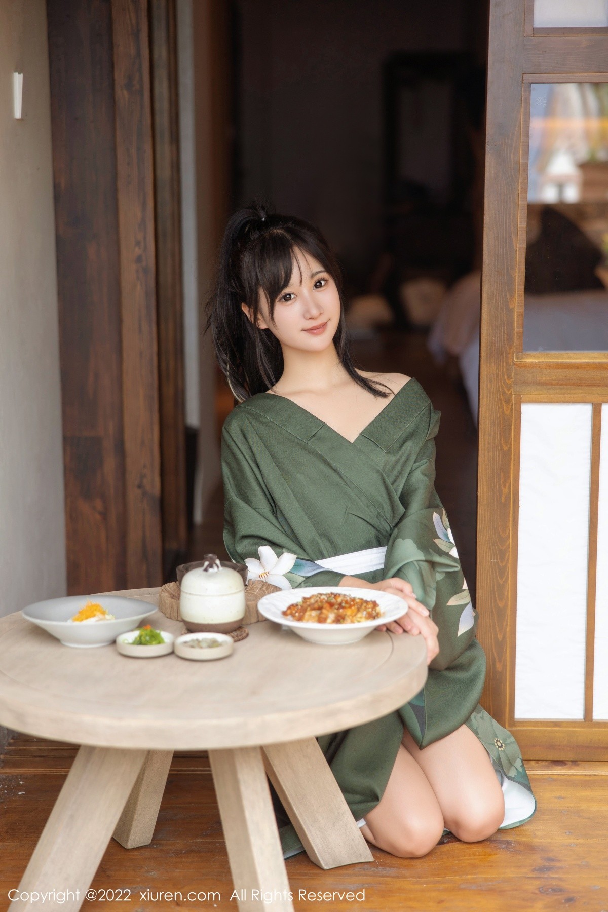 xgyw.top_XiuRen第5256期_女神小果冻儿大理旅拍私房暗绿色真空和服秀完美身材诱惑写真85P