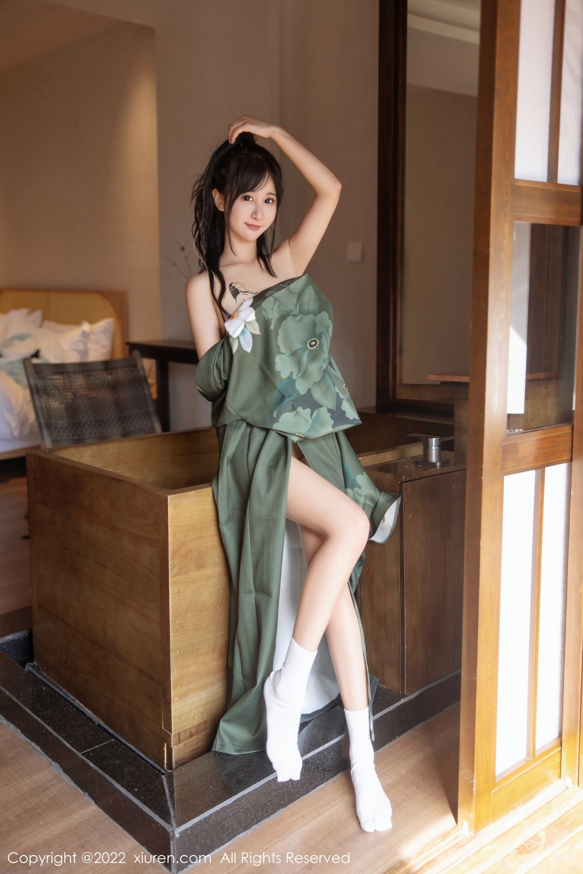 xgyw.top_XiuRen第5256期_女神小果冻儿大理旅拍私房暗绿色真空和服秀完美身材诱惑写真85P
