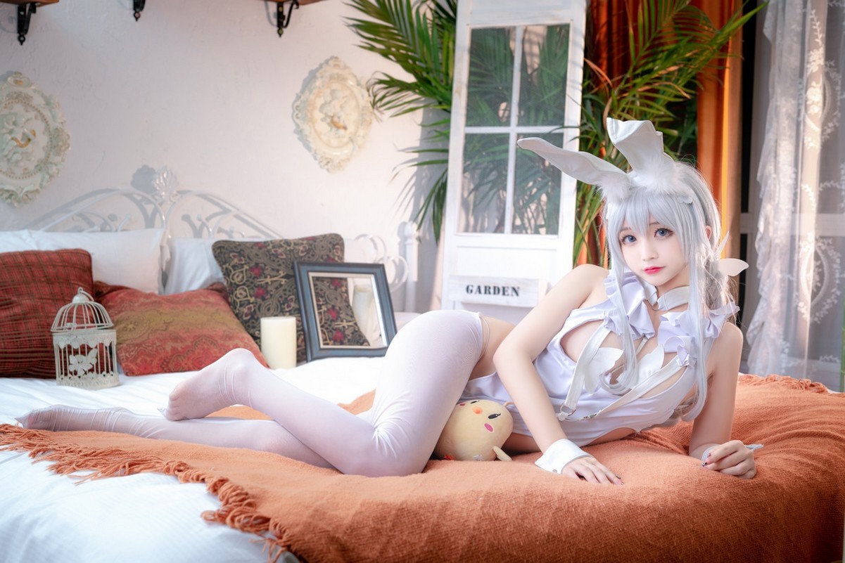 xgyw.top_Cosplay美女日奈娇恶毒主题私房性感白色破烂连体衣配白丝袜秀完美身材诱惑写真66P
