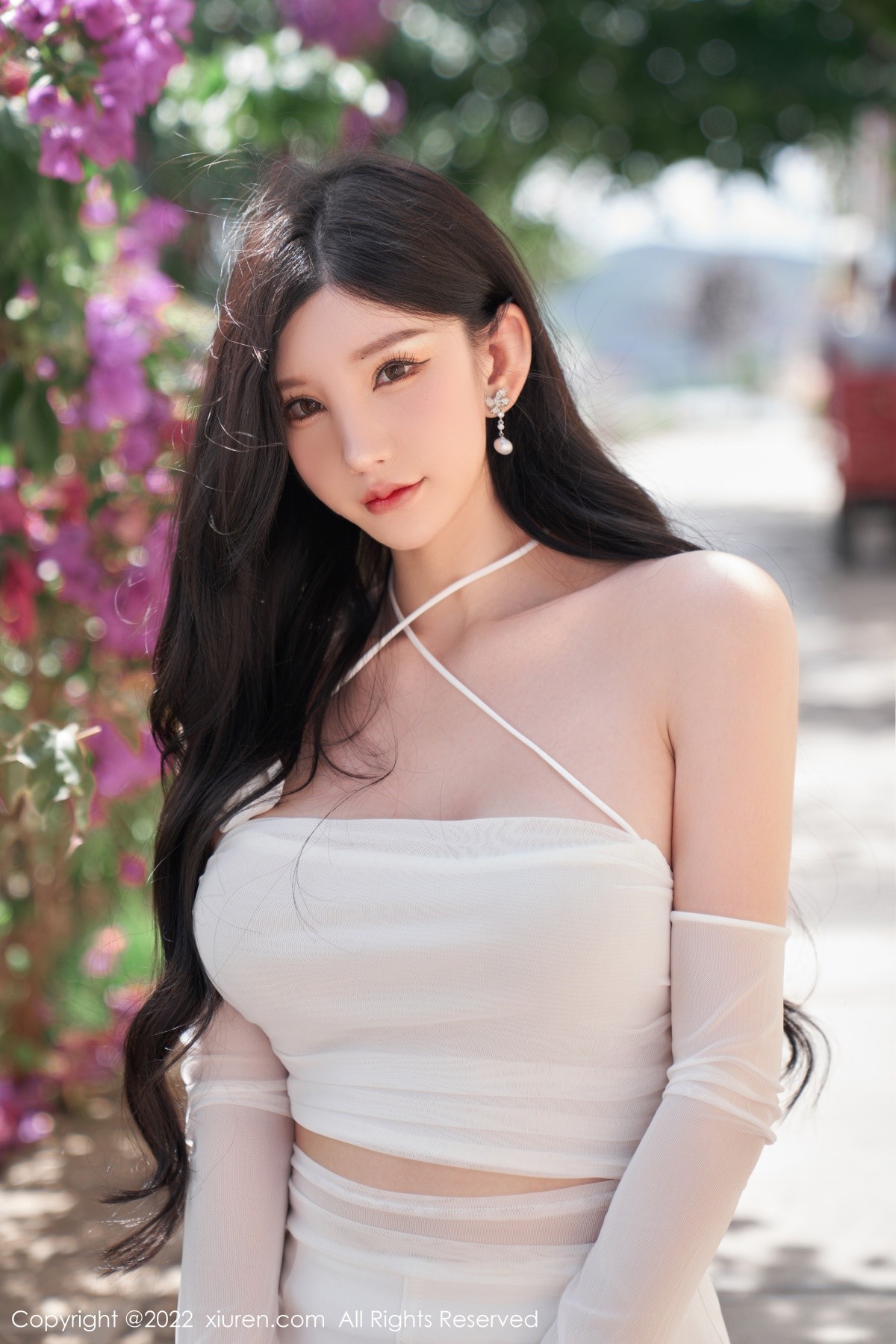 xgyw.top_XiuRen第5271期_女神周于希Sally心愿旅拍户外白色轻透服饰秀完美身材诱惑写真89P