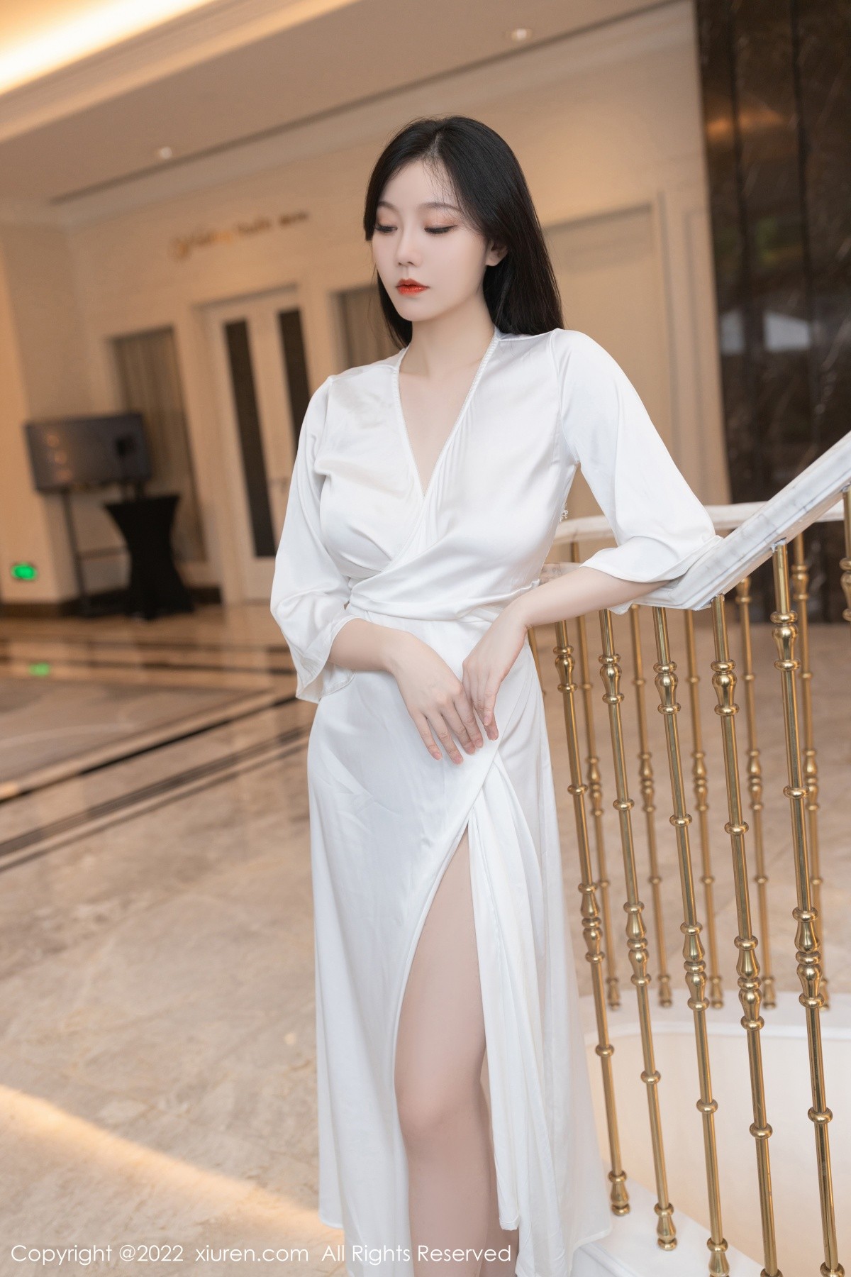 xgyw.top_XiuRen第5263期_模特安然anran广州-云南旅拍丝质睡衣配无内肉丝惹火诱惑写真75P