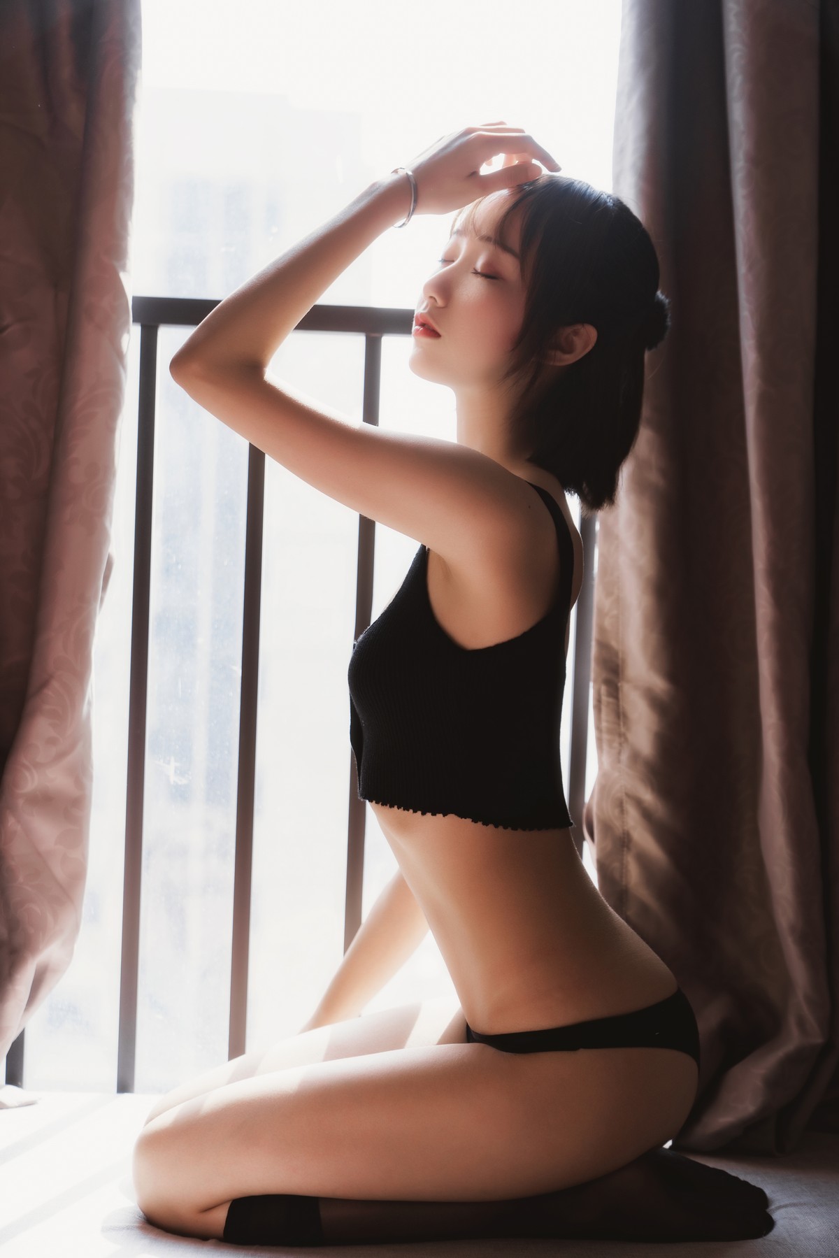 xgyw.top_萌系小姐姐木绵绵OwO黑丝私房主题性感黑色内衣配超薄黑丝秀翘臀诱惑写真83P