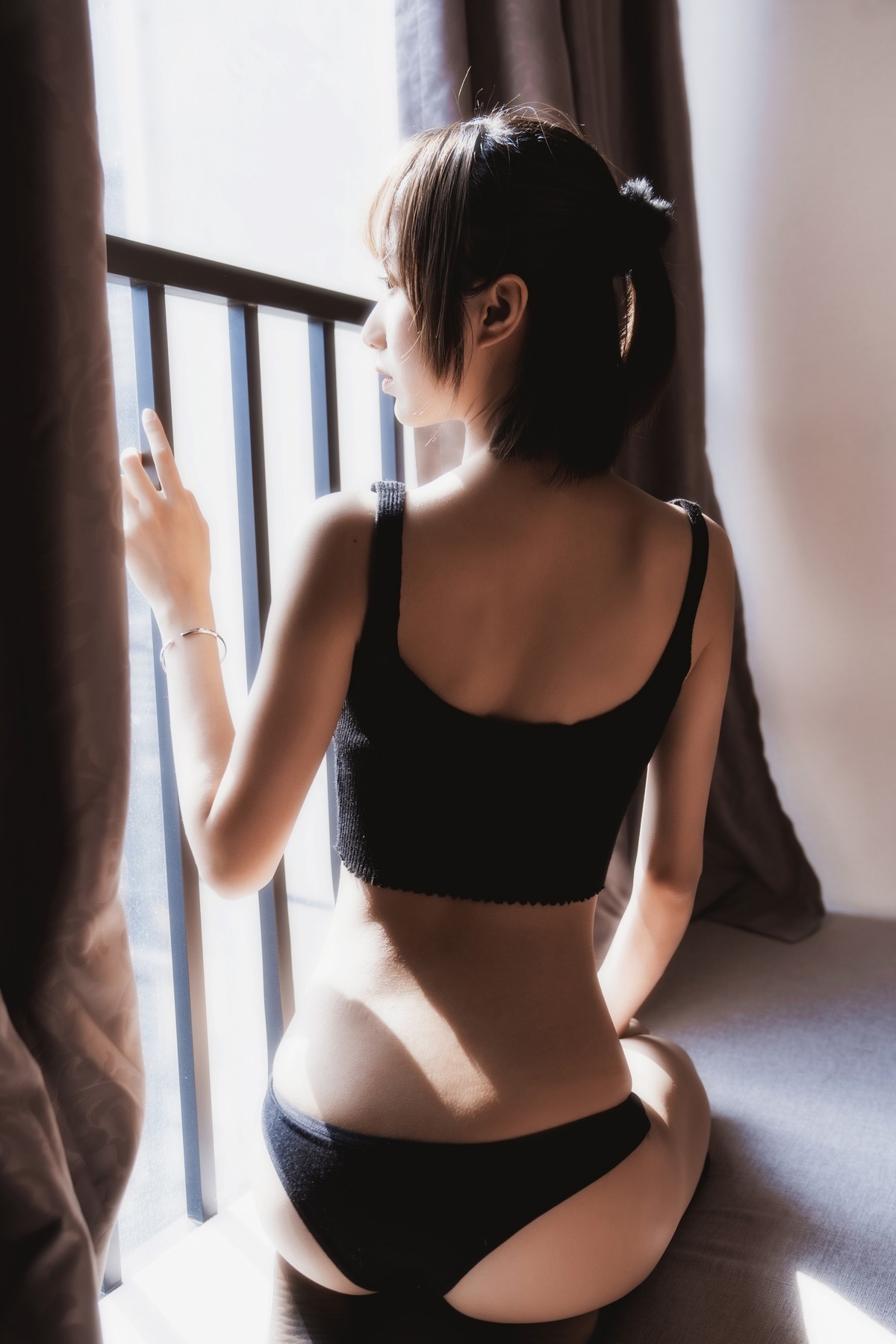 xgyw.top_萌系小姐姐木绵绵OwO黑丝私房主题性感黑色内衣配超薄黑丝秀翘臀诱惑写真83P