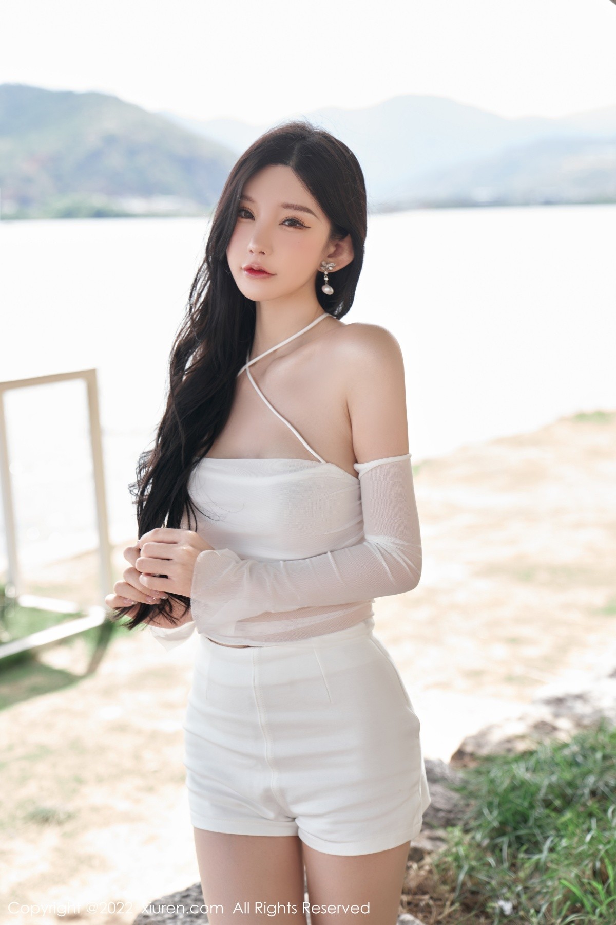 xgyw.top_XiuRen第5271期_女神周于希Sally心愿旅拍户外白色轻透服饰秀完美身材诱惑写真89P