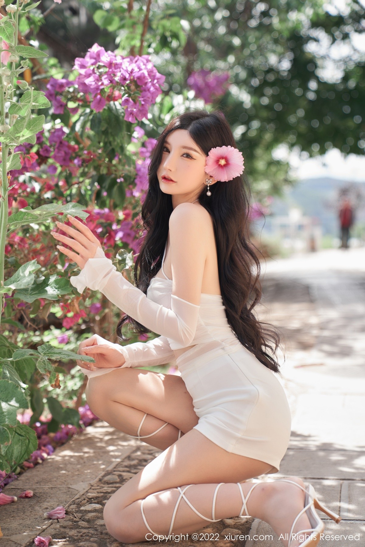 xgyw.top_XiuRen第5271期_女神周于希Sally心愿旅拍户外白色轻透服饰秀完美身材诱惑写真89P