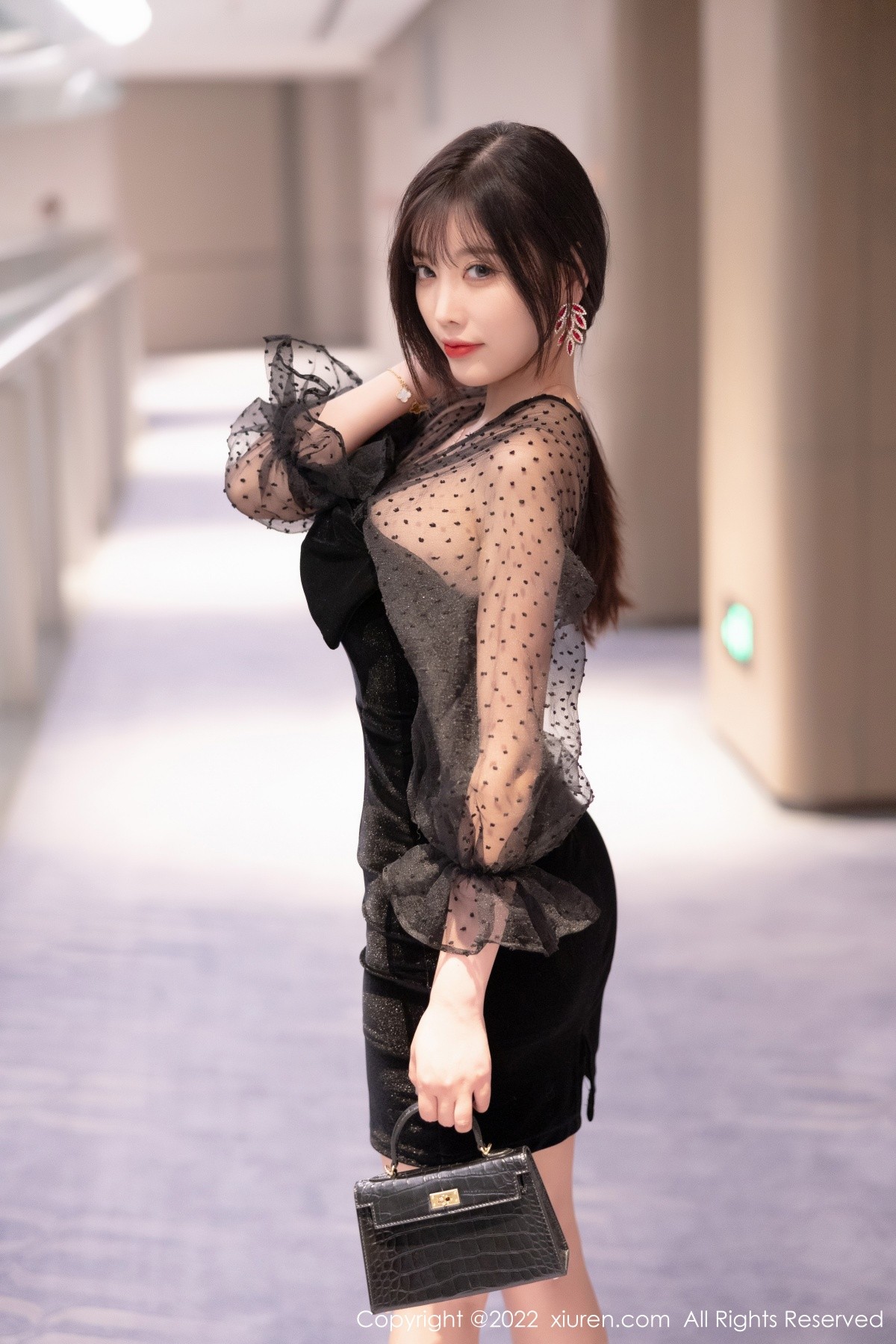 xgyw.top_XiuRen第5264期_女神杨晨晨Yome脱黑色轻透连衣裙露红色蕾丝内衣惹火诱惑写真84P