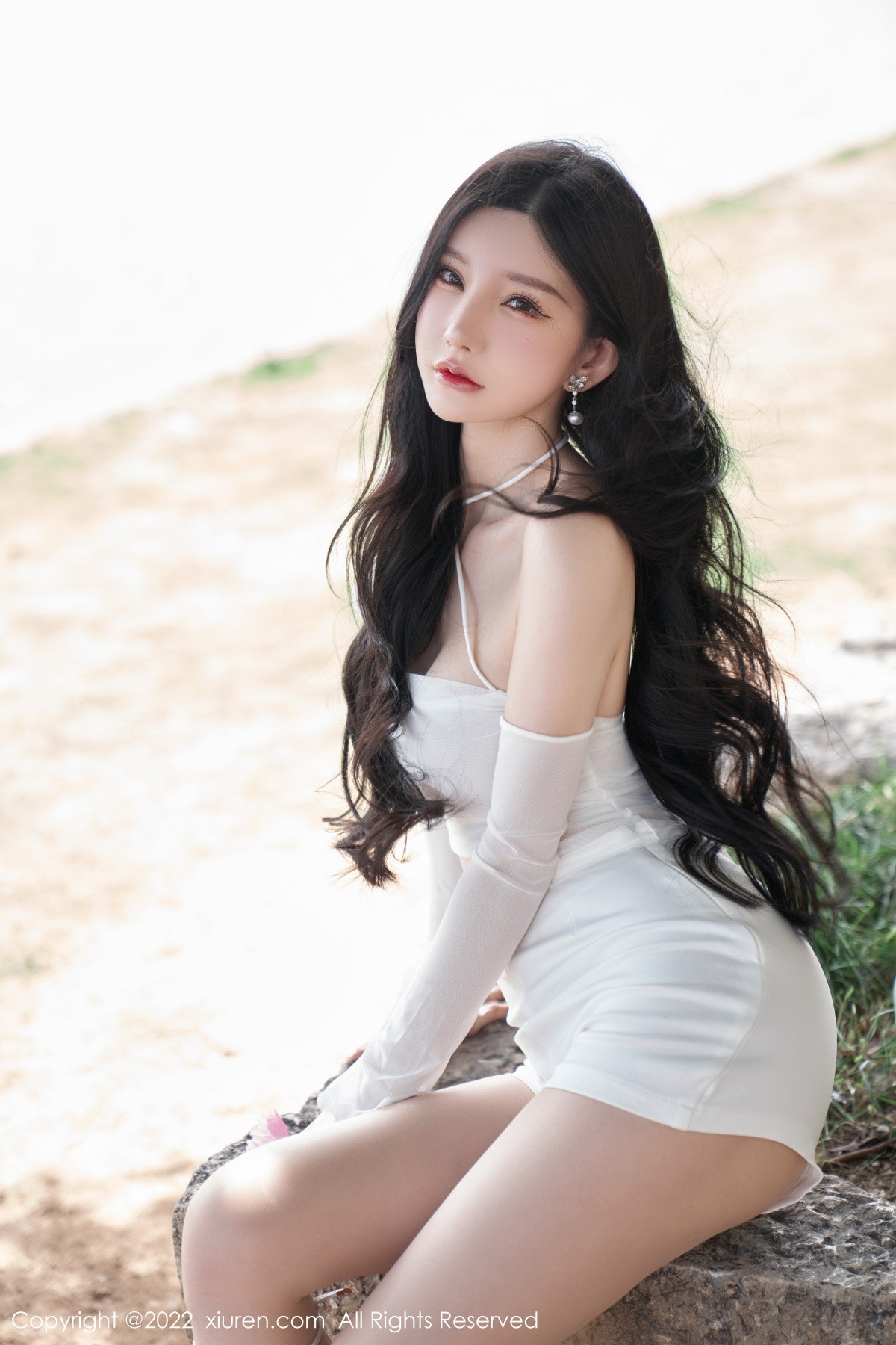 xgyw.top_XiuRen第5271期_女神周于希Sally心愿旅拍户外白色轻透服饰秀完美身材诱惑写真89P