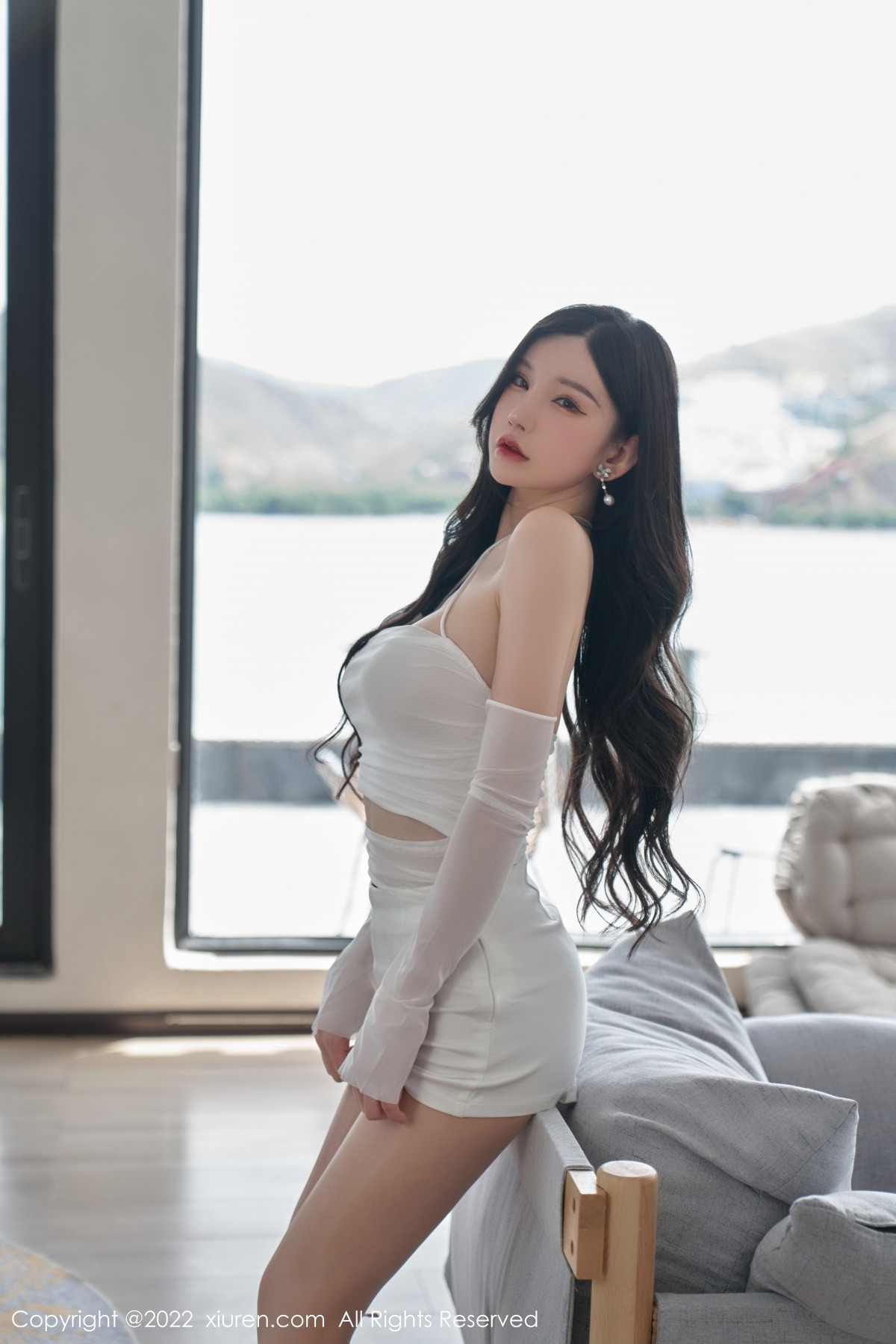 xgyw.top_XiuRen第5271期_女神周于希Sally心愿旅拍户外白色轻透服饰秀完美身材诱惑写真89P