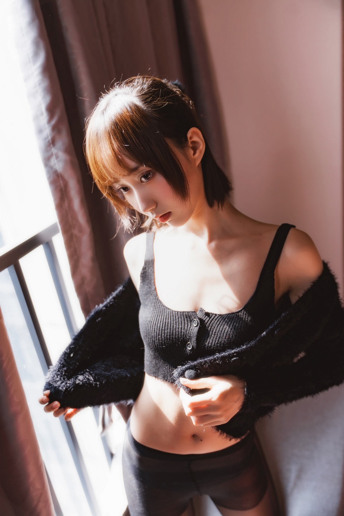 xgyw.top_萌系小姐姐木绵绵OwO黑丝私房主题性感黑色内衣配超薄黑丝秀翘臀诱惑写真83P