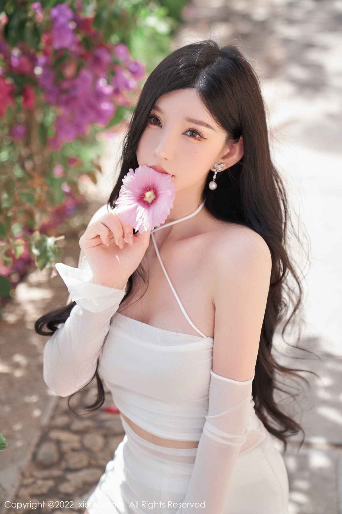 xgyw.top_XiuRen第5271期_女神周于希Sally心愿旅拍户外白色轻透服饰秀完美身材诱惑写真89P