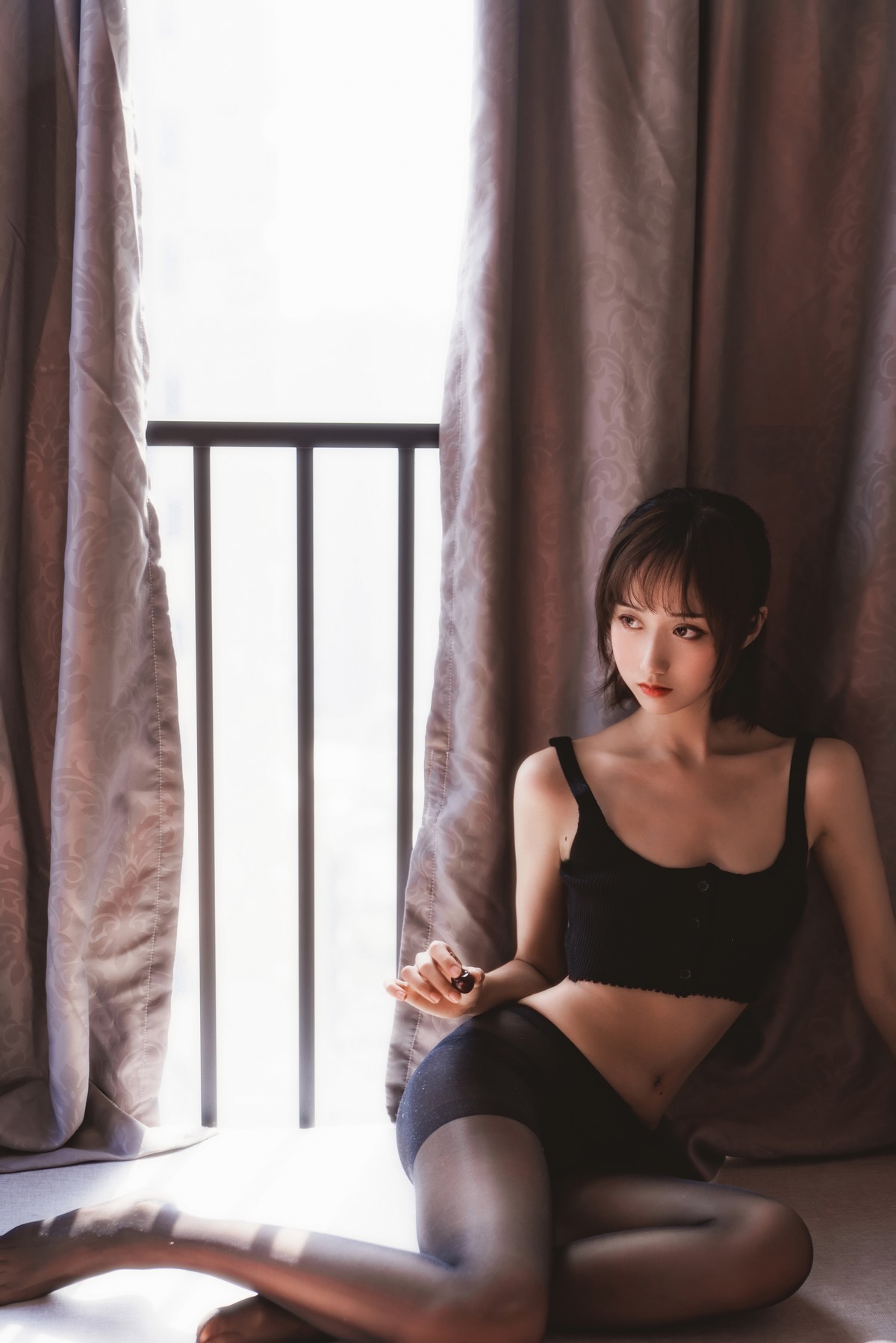 xgyw.top_萌系小姐姐木绵绵OwO黑丝私房主题性感黑色内衣配超薄黑丝秀翘臀诱惑写真83P