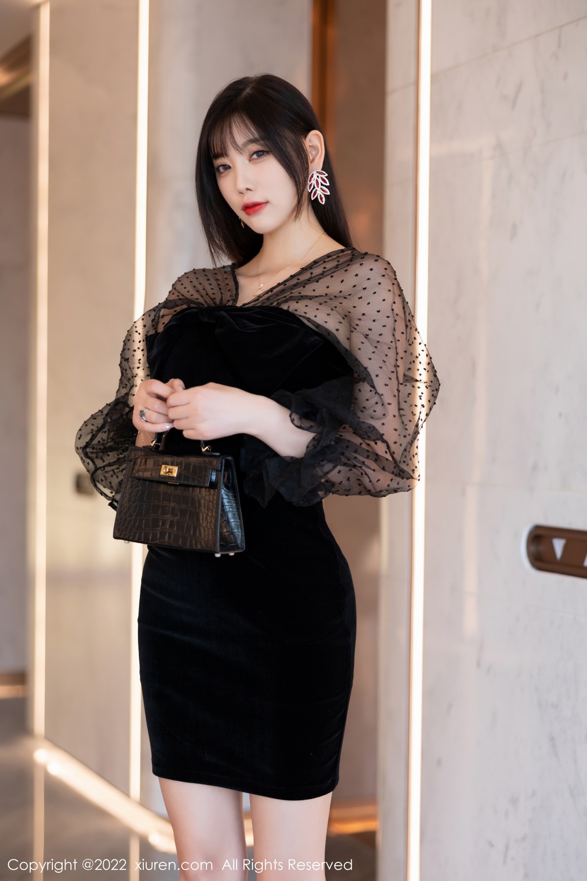 xgyw.top_XiuRen第5264期_女神杨晨晨Yome脱黑色轻透连衣裙露红色蕾丝内衣惹火诱惑写真84P