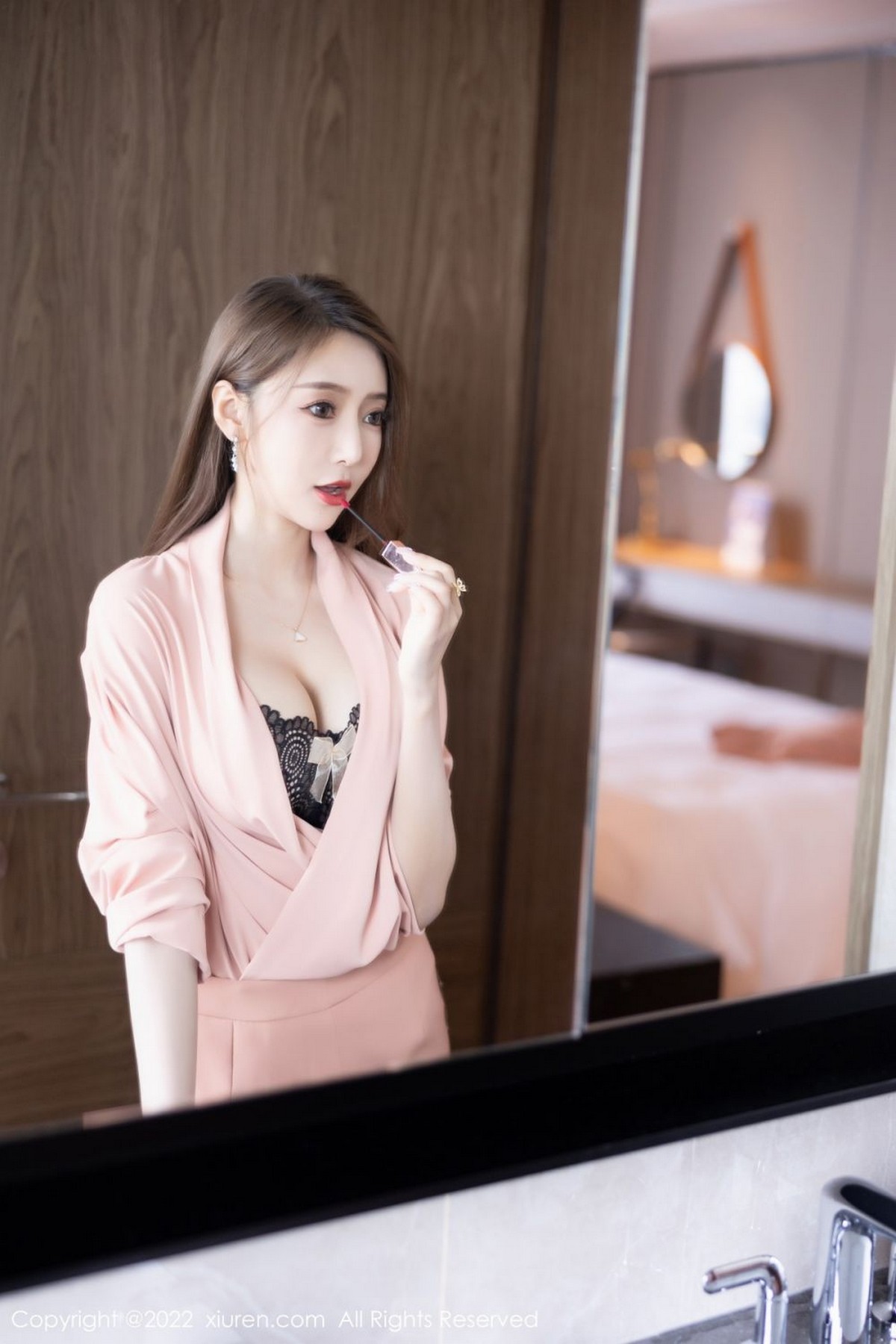 xgyw.top_XiuRen第5257期_女神王馨瑶yanni粉色套装半脱露黑色蕾丝内衣超薄肉丝诱惑写真86P