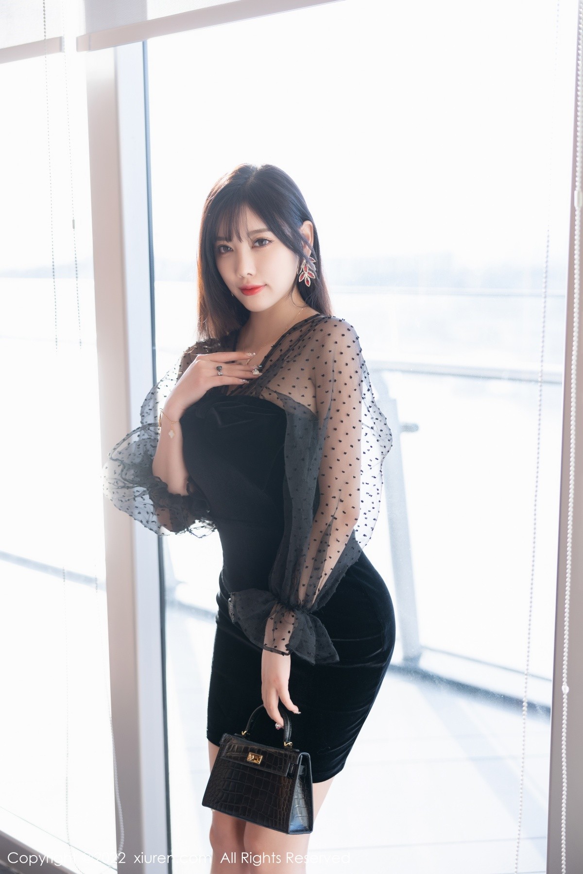 xgyw.top_XiuRen第5264期_女神杨晨晨Yome脱黑色轻透连衣裙露红色蕾丝内衣惹火诱惑写真84P