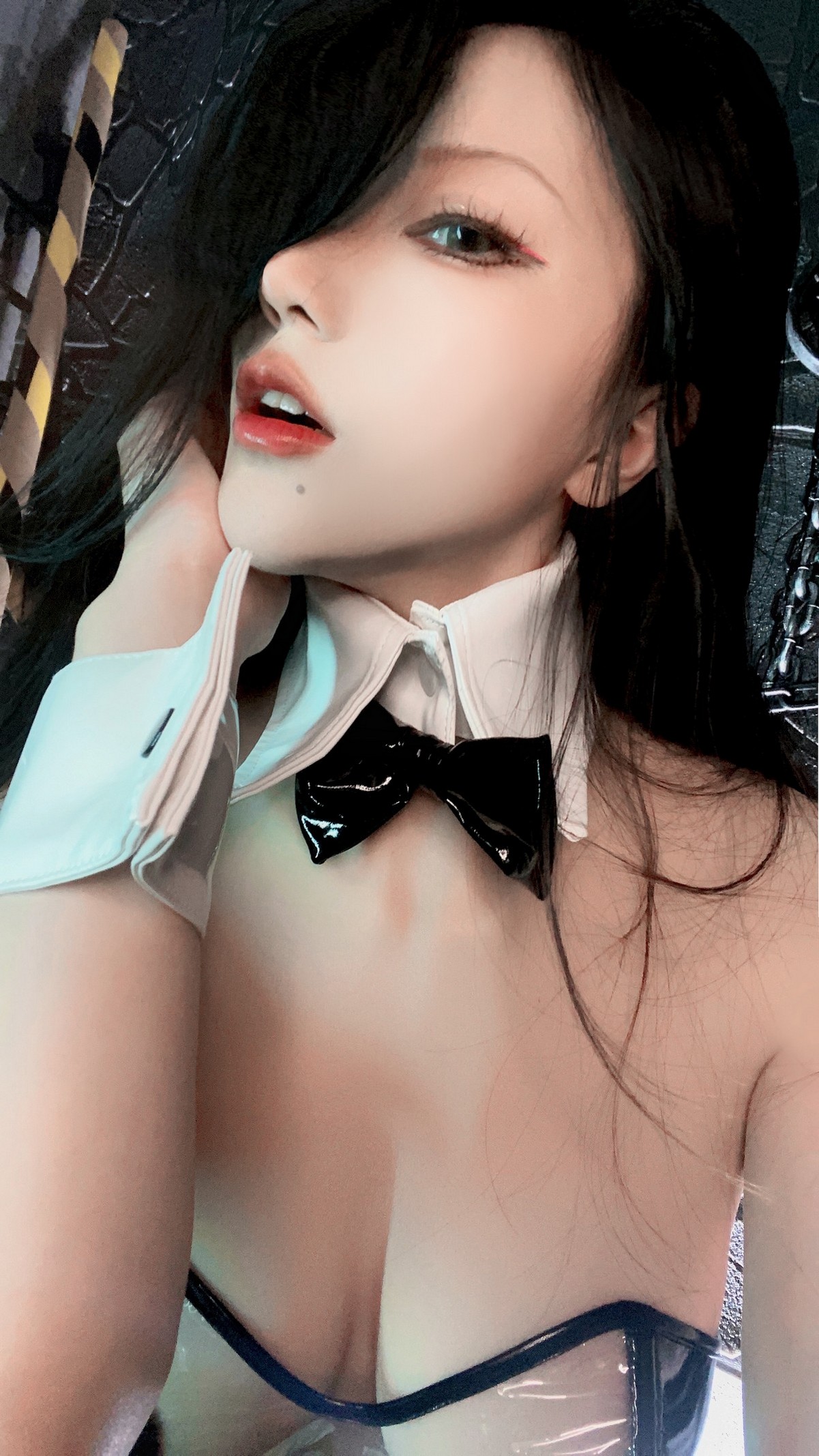 xgyw.top_网络美女起司块透明兔女郎主题私房透明皮质连体衣秀惹火身材极致诱惑写真33P