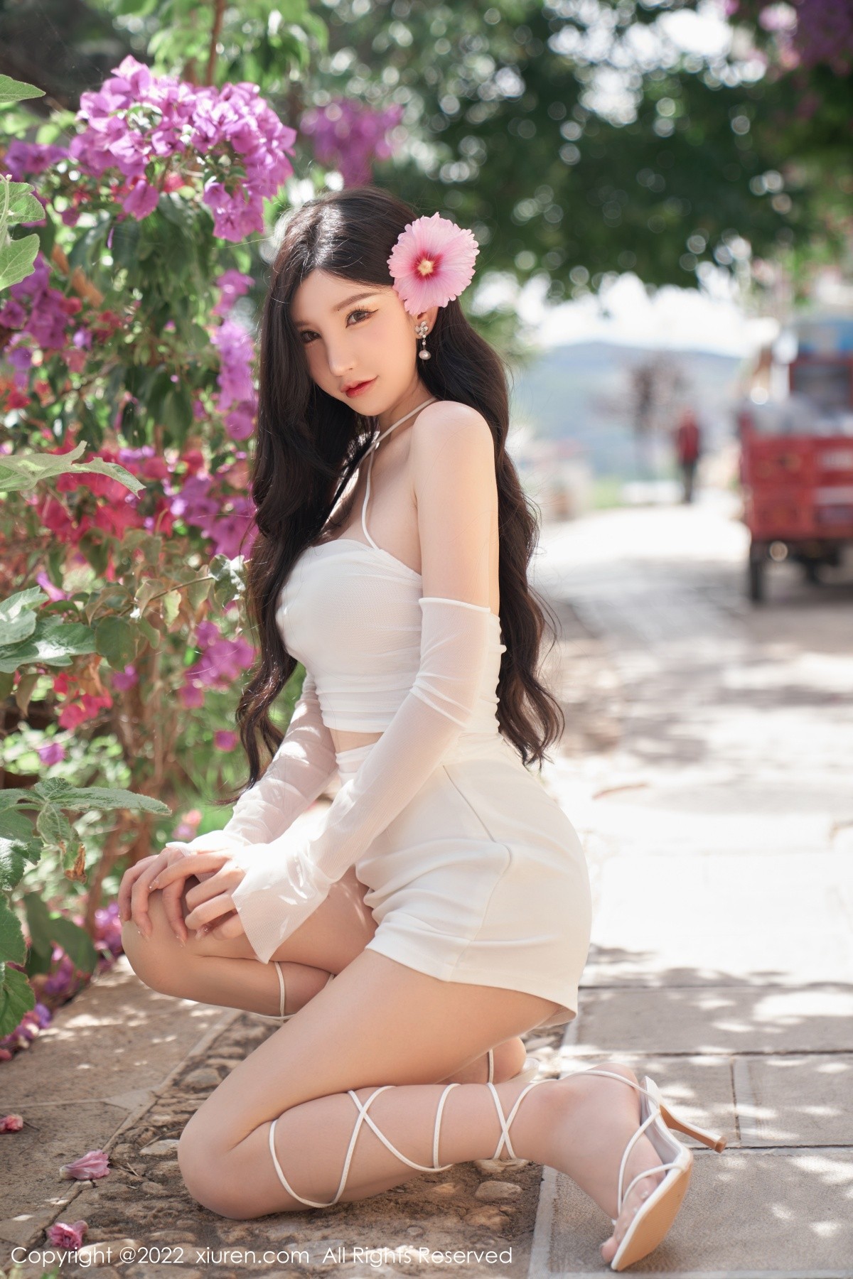 xgyw.top_XiuRen第5271期_女神周于希Sally心愿旅拍户外白色轻透服饰秀完美身材诱惑写真89P