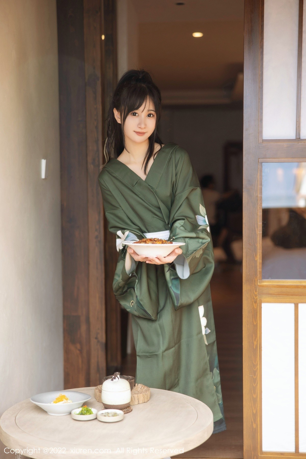 xgyw.top_XiuRen第5256期_女神小果冻儿大理旅拍私房暗绿色真空和服秀完美身材诱惑写真85P