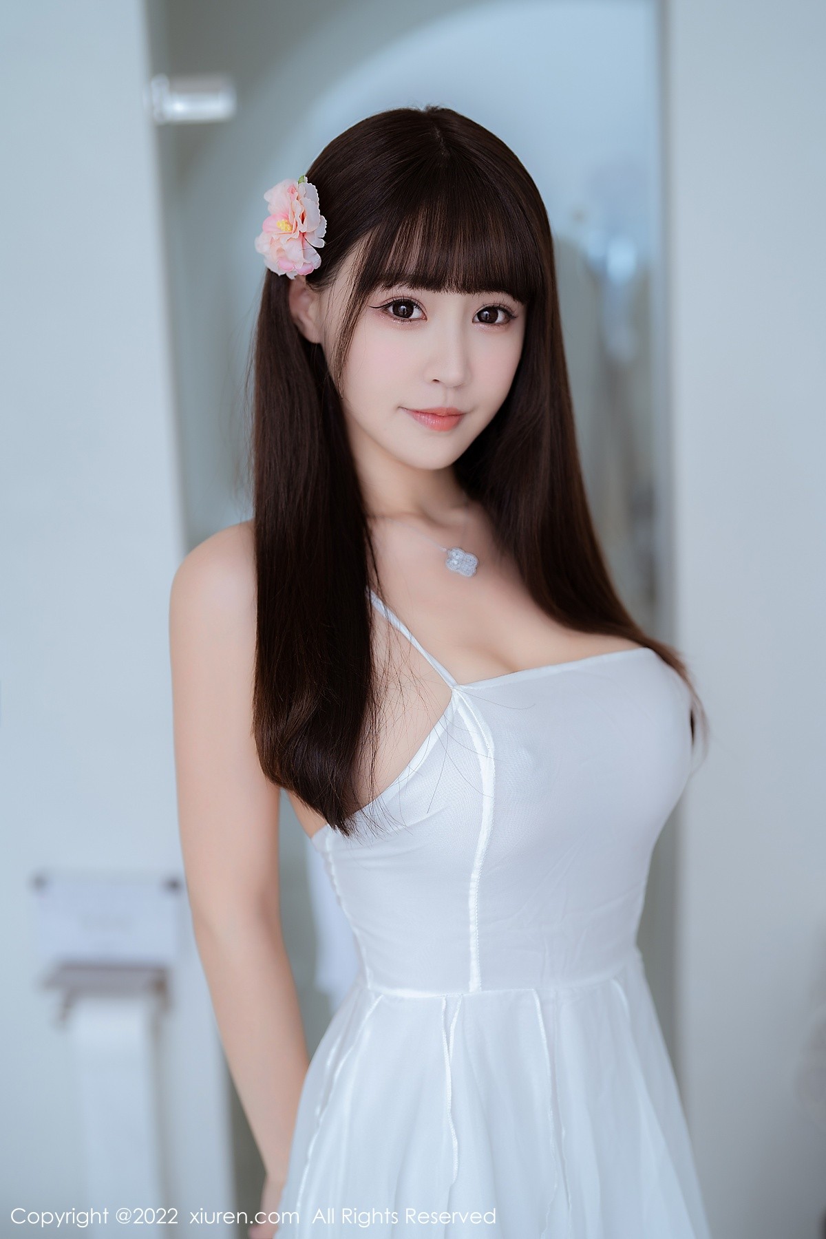 xgyw.top_XiuRen第5261期_女神朱可儿Flora大理旅拍白色露肩吊带裙配白丝袜丰满诱惑写真114P