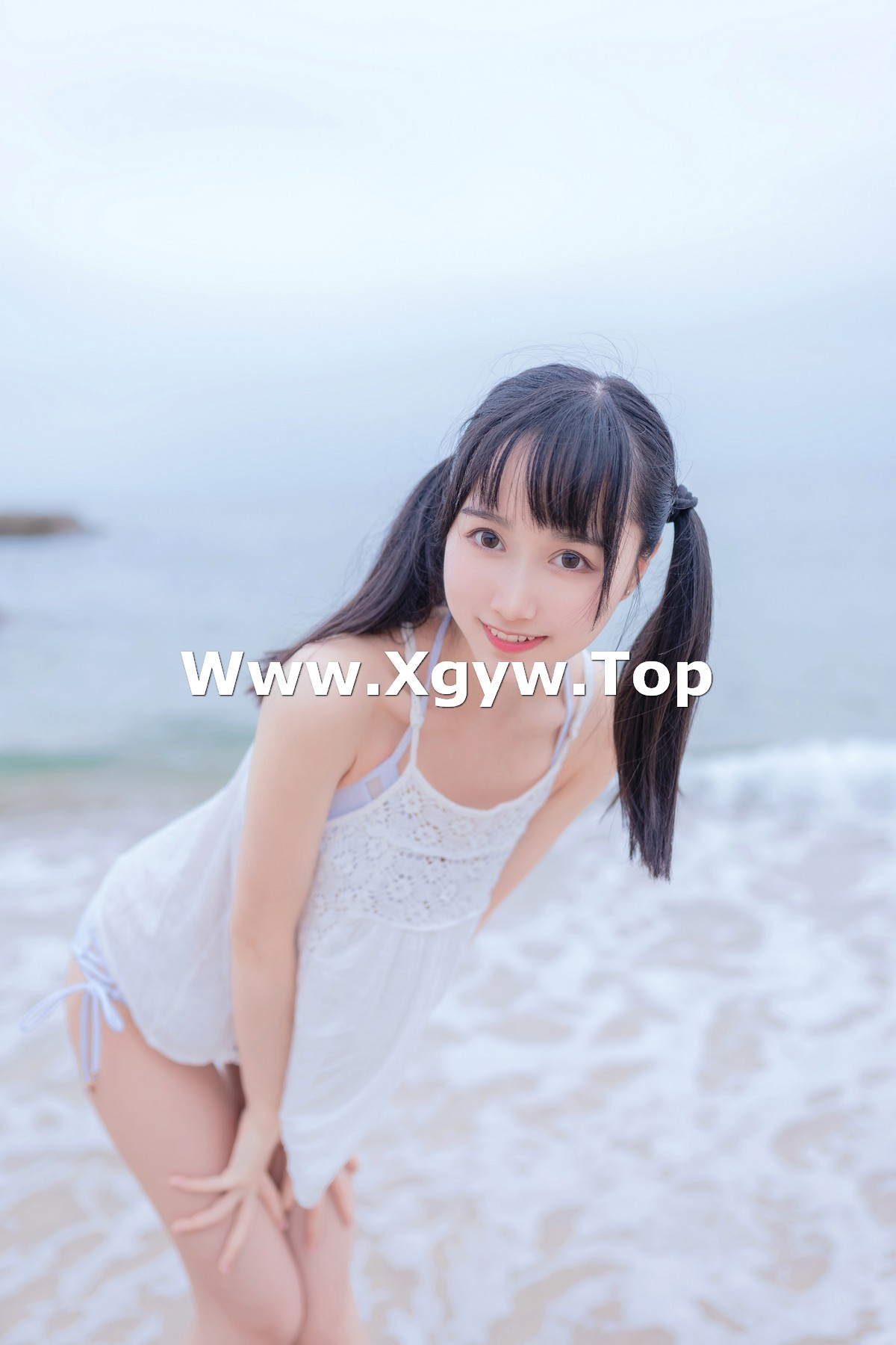 xgyw.top_萌系小姐姐木绵绵OwO海边白色比基尼主题沙滩性感比基尼秀完美身材诱惑写真30P