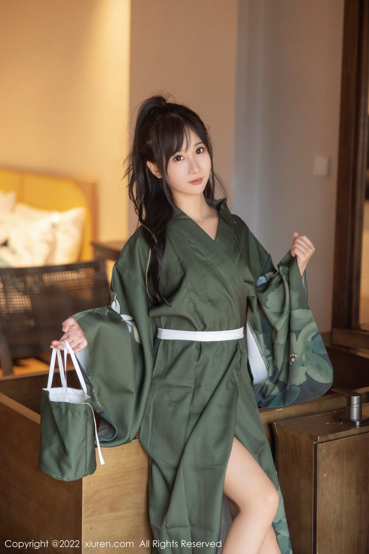 xgyw.top_XiuRen第5256期_女神小果冻儿大理旅拍私房暗绿色真空和服秀完美身材诱惑写真85P