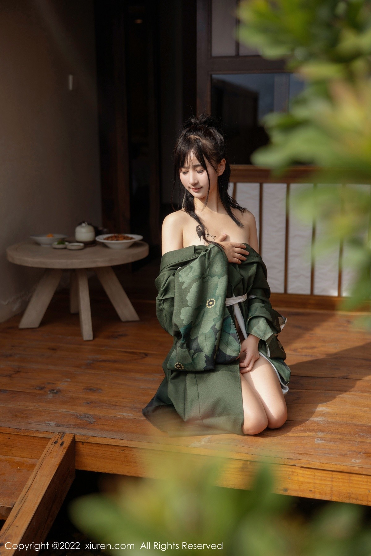 xgyw.top_XiuRen第5256期_女神小果冻儿大理旅拍私房暗绿色真空和服秀完美身材诱惑写真85P