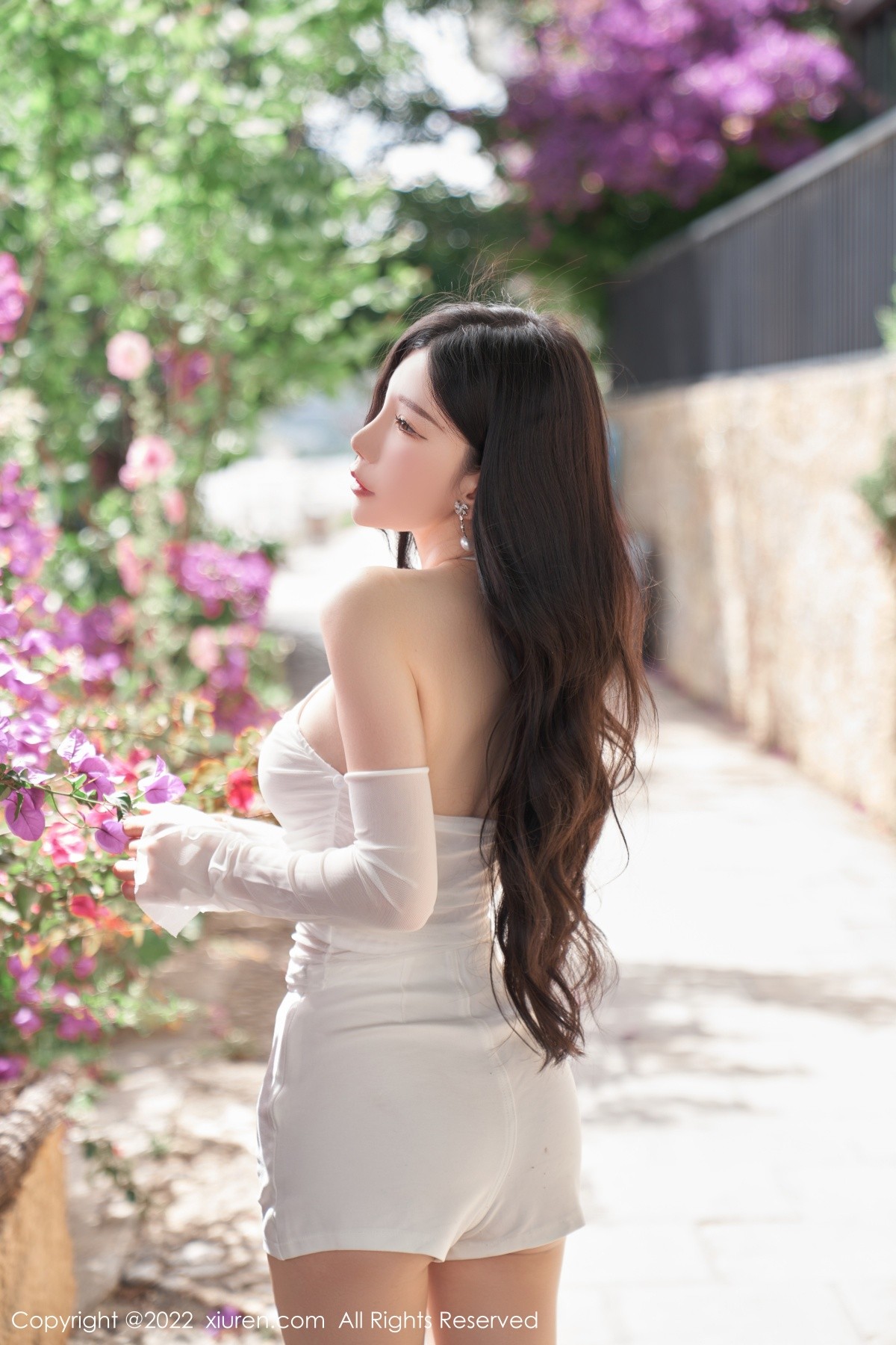 xgyw.top_XiuRen第5271期_女神周于希Sally心愿旅拍户外白色轻透服饰秀完美身材诱惑写真89P