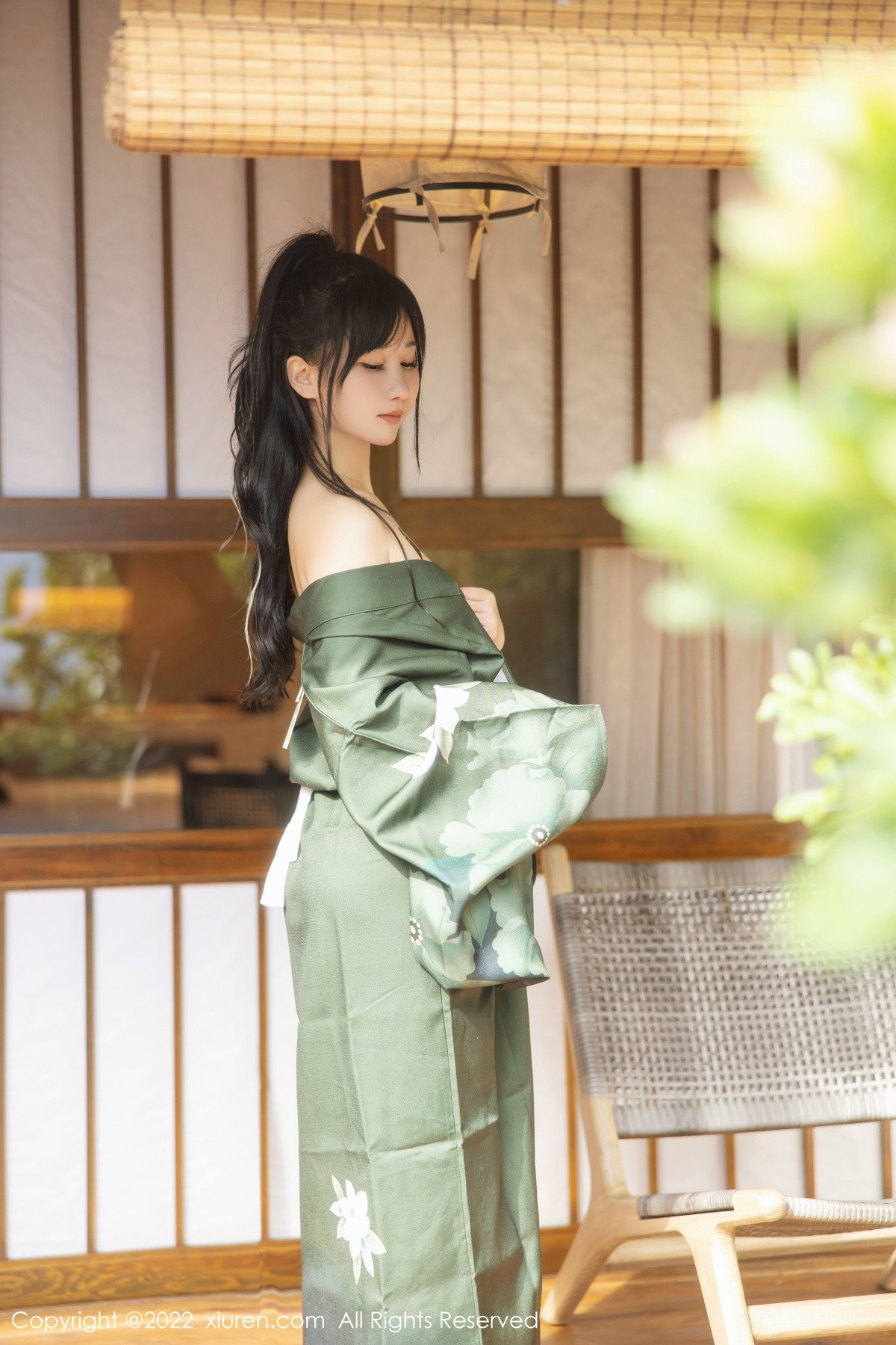 xgyw.top_XiuRen第5256期_女神小果冻儿大理旅拍私房暗绿色真空和服秀完美身材诱惑写真85P
