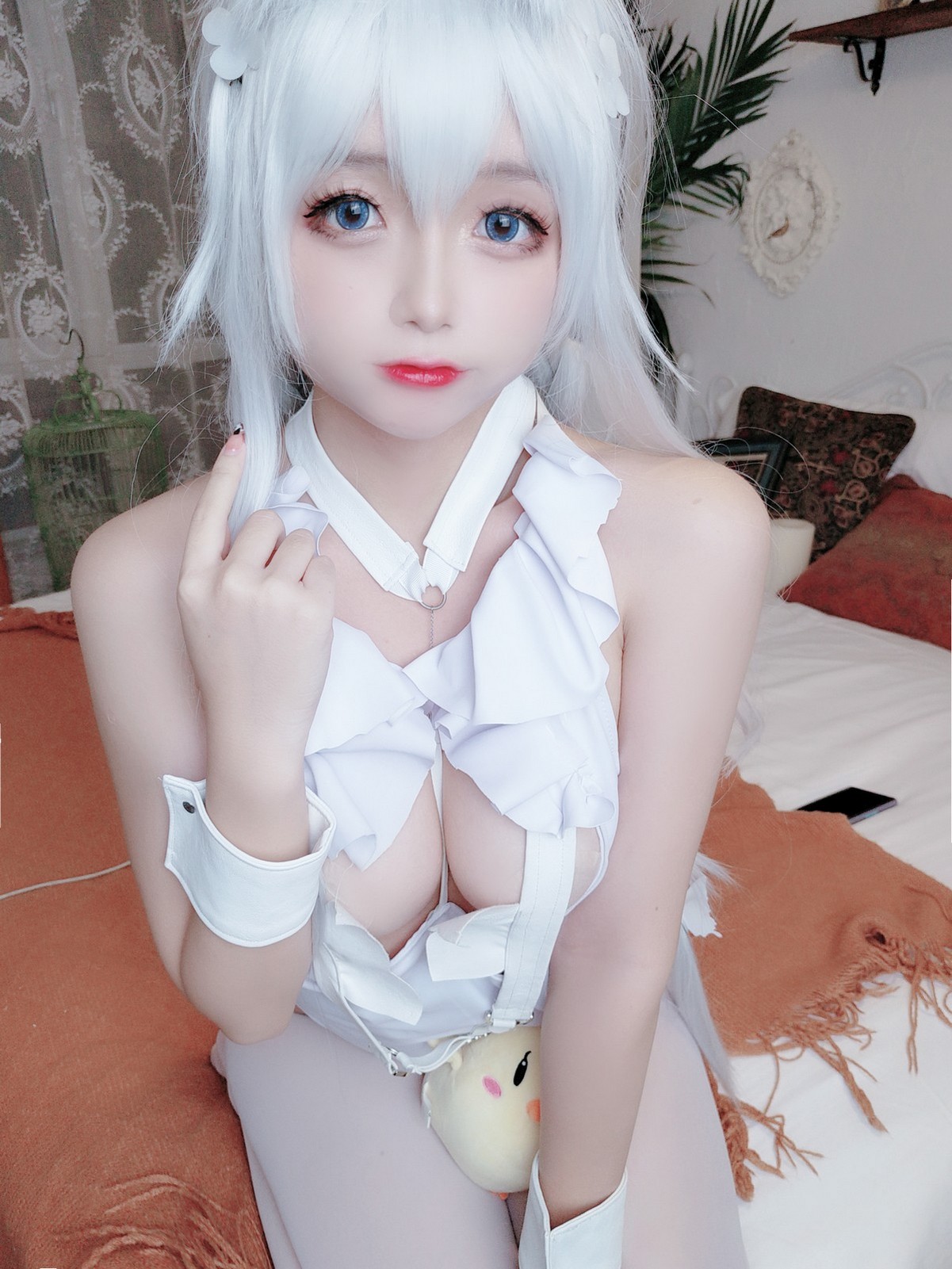 xgyw.top_Cosplay美女日奈娇恶毒主题私房性感白色破烂连体衣配白丝袜秀完美身材诱惑写真66P