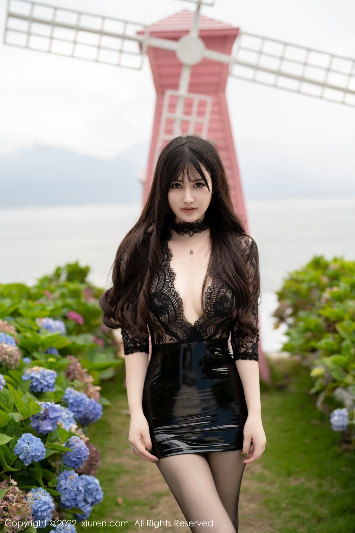 xgyw.top_XiuRen第5254期_模特诗诗kiki大理旅拍黑色清透蕾丝服饰配黑色短裙撩人诱惑写真56P