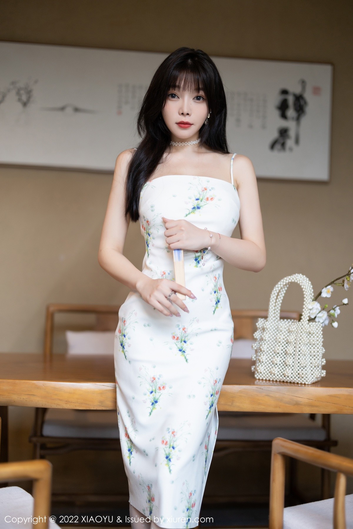 xgyw.top_[XiaoYu画语界]Vol.818_女神芝芝Booty脱性感白色吊带连衣裙露黄色蕾丝内衣诱惑写真94P