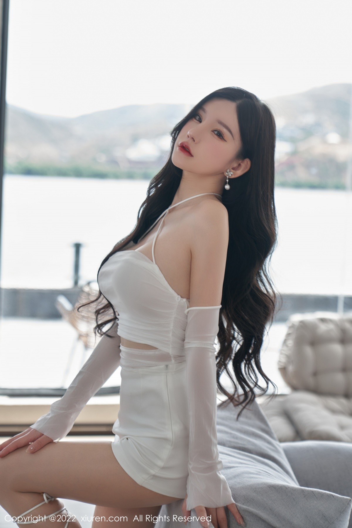 xgyw.top_XiuRen第5271期_女神周于希Sally心愿旅拍户外白色轻透服饰秀完美身材诱惑写真89P