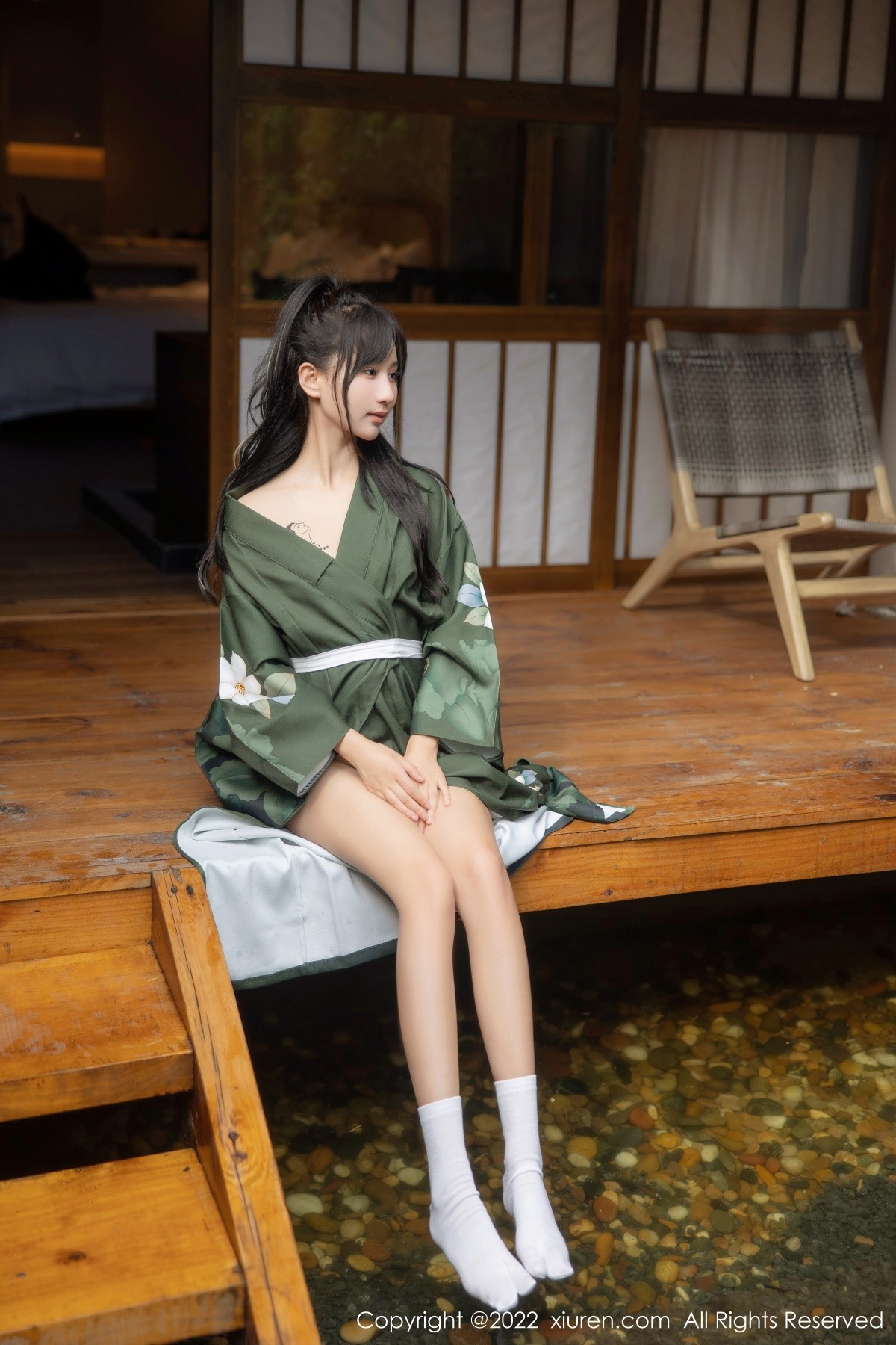 xgyw.top_XiuRen第5256期_女神小果冻儿大理旅拍私房暗绿色真空和服秀完美身材诱惑写真85P