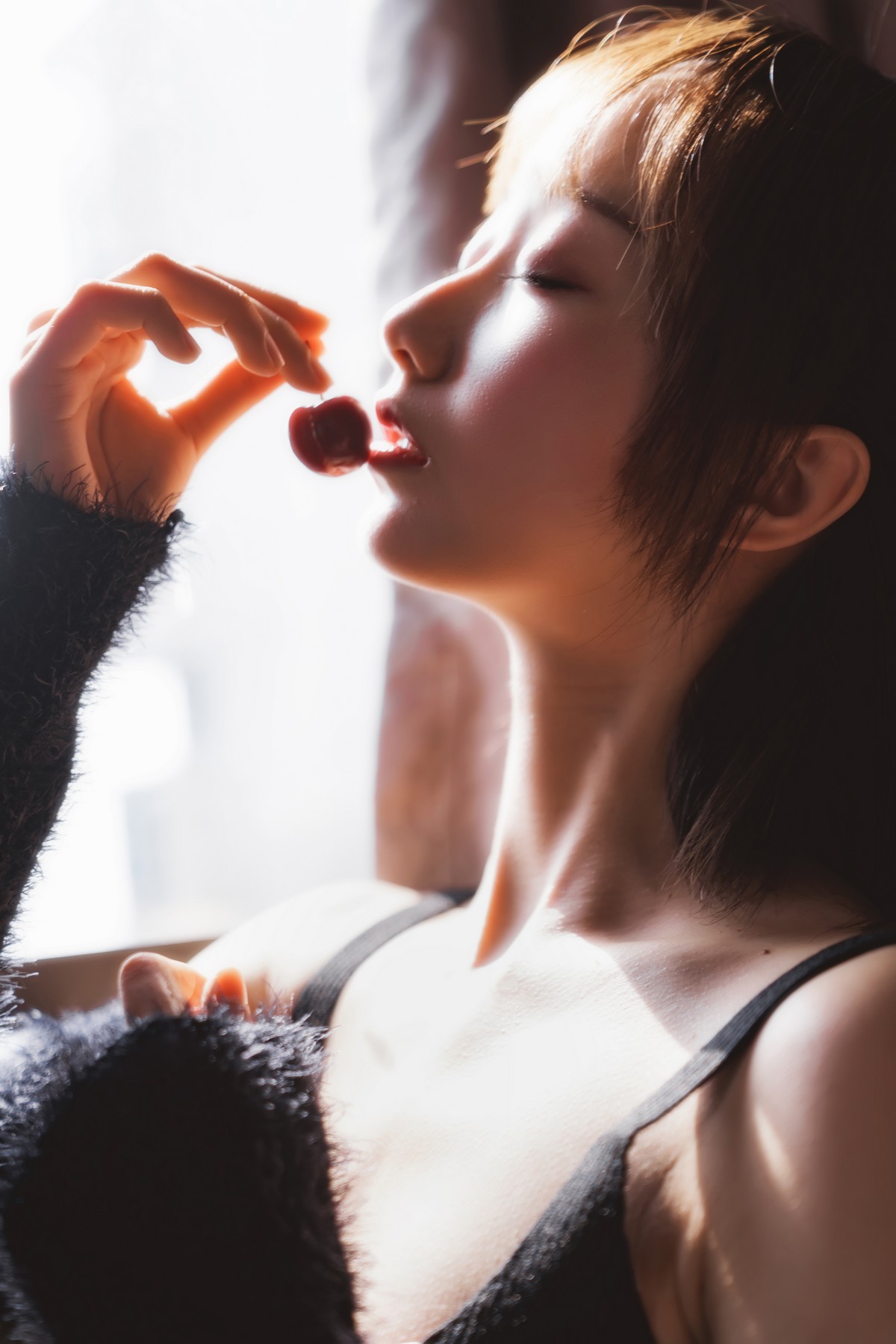 xgyw.top_萌系小姐姐木绵绵OwO黑丝私房主题性感黑色内衣配超薄黑丝秀翘臀诱惑写真83P
