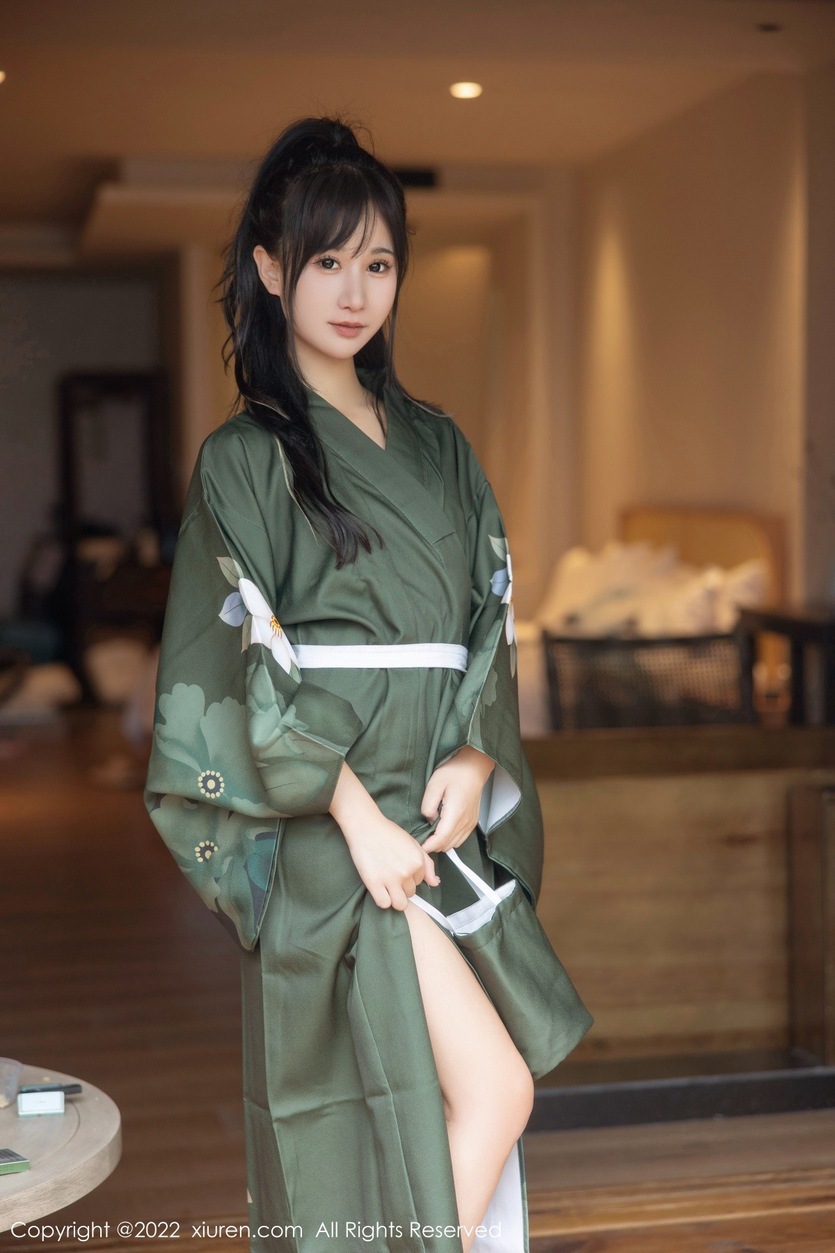 xgyw.top_XiuRen第5256期_女神小果冻儿大理旅拍私房暗绿色真空和服秀完美身材诱惑写真85P