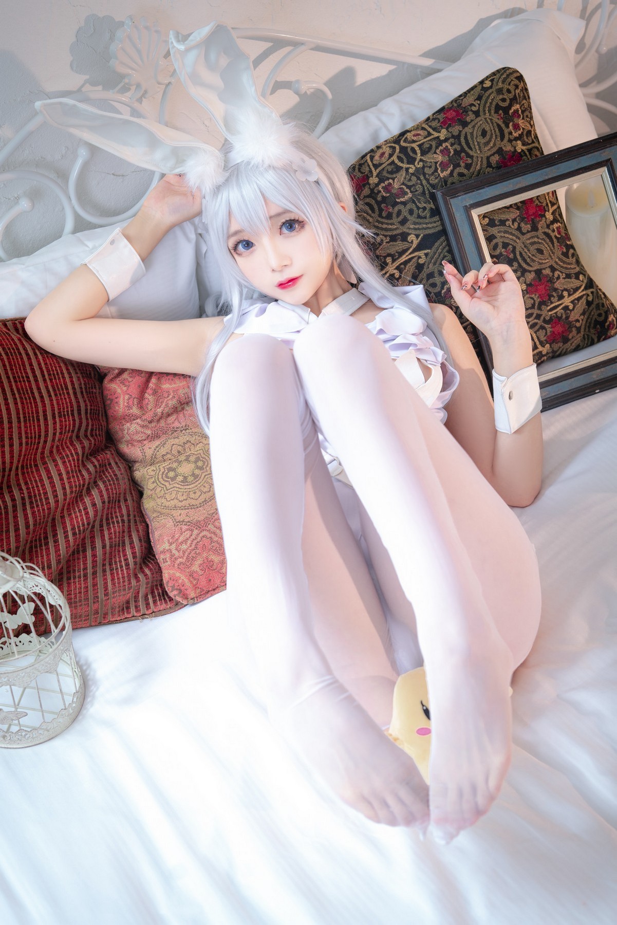 xgyw.top_Cosplay美女日奈娇恶毒主题私房性感白色破烂连体衣配白丝袜秀完美身材诱惑写真66P