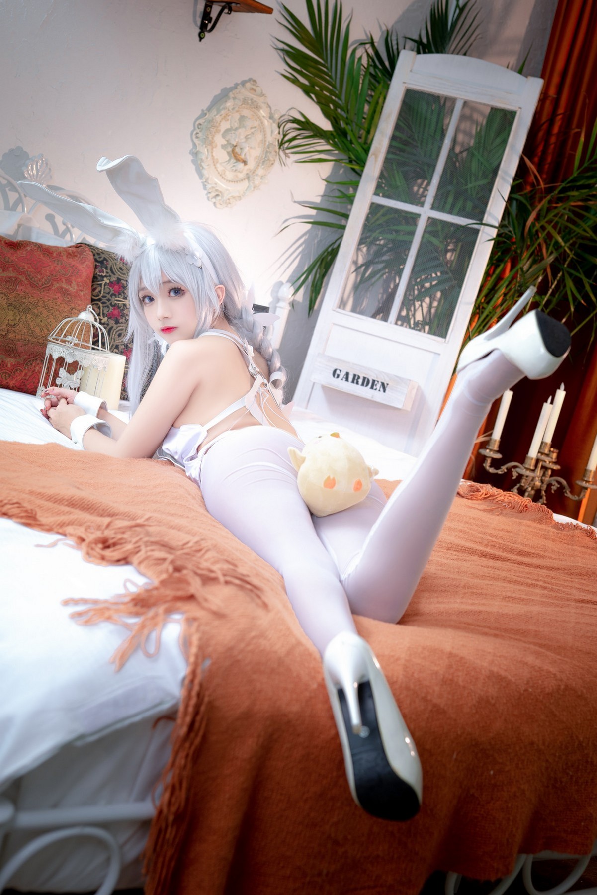 xgyw.top_Cosplay美女日奈娇恶毒主题私房性感白色破烂连体衣配白丝袜秀完美身材诱惑写真66P