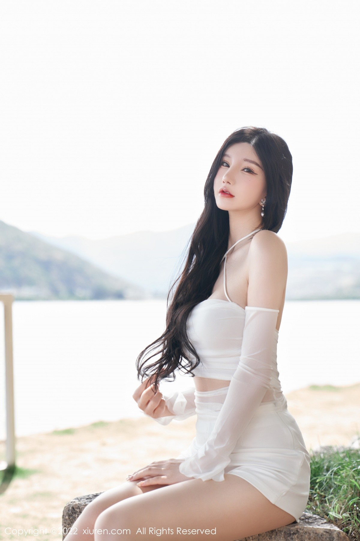 xgyw.top_XiuRen第5271期_女神周于希Sally心愿旅拍户外白色轻透服饰秀完美身材诱惑写真89P