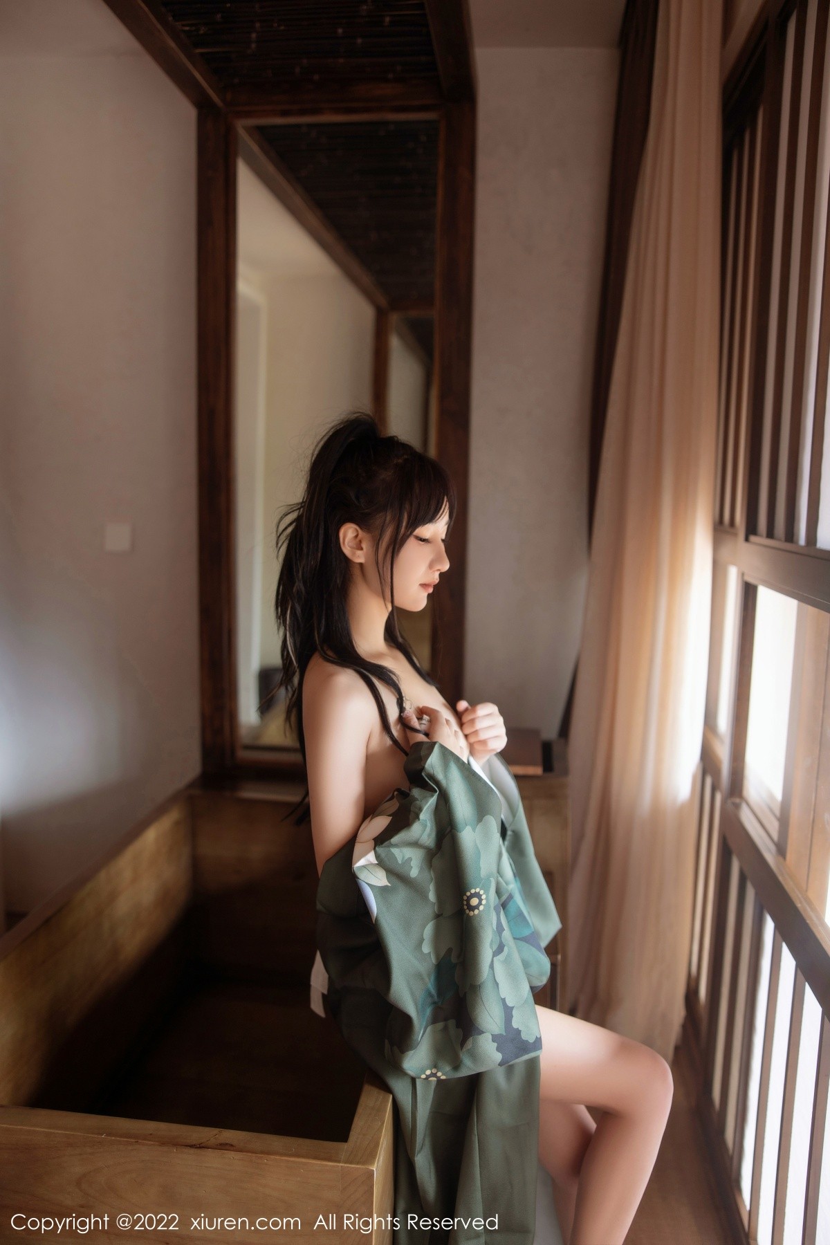 xgyw.top_XiuRen第5256期_女神小果冻儿大理旅拍私房暗绿色真空和服秀完美身材诱惑写真85P