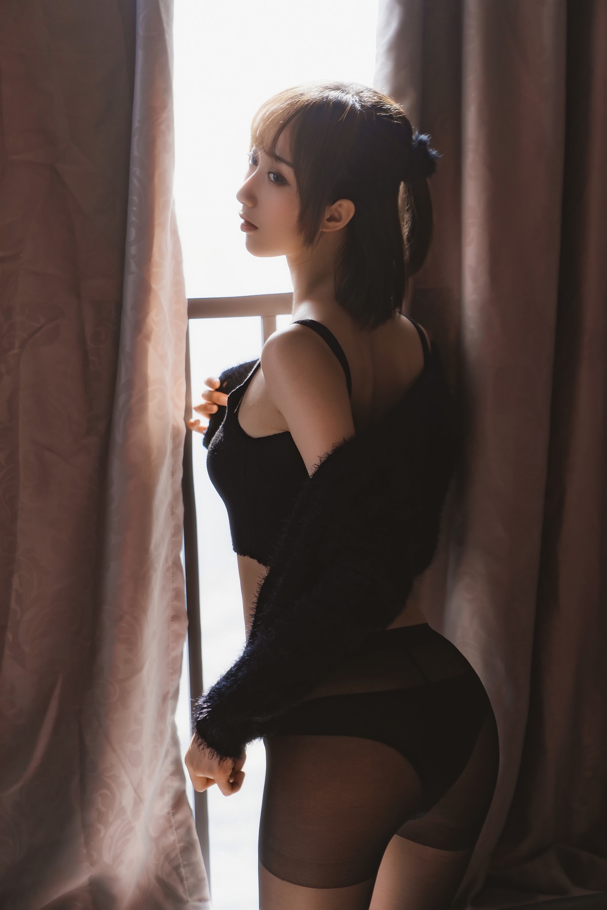 xgyw.top_萌系小姐姐木绵绵OwO黑丝私房主题性感黑色内衣配超薄黑丝秀翘臀诱惑写真83P
