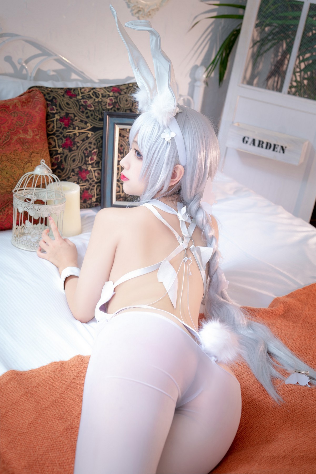 xgyw.top_Cosplay美女日奈娇恶毒主题私房性感白色破烂连体衣配白丝袜秀完美身材诱惑写真66P