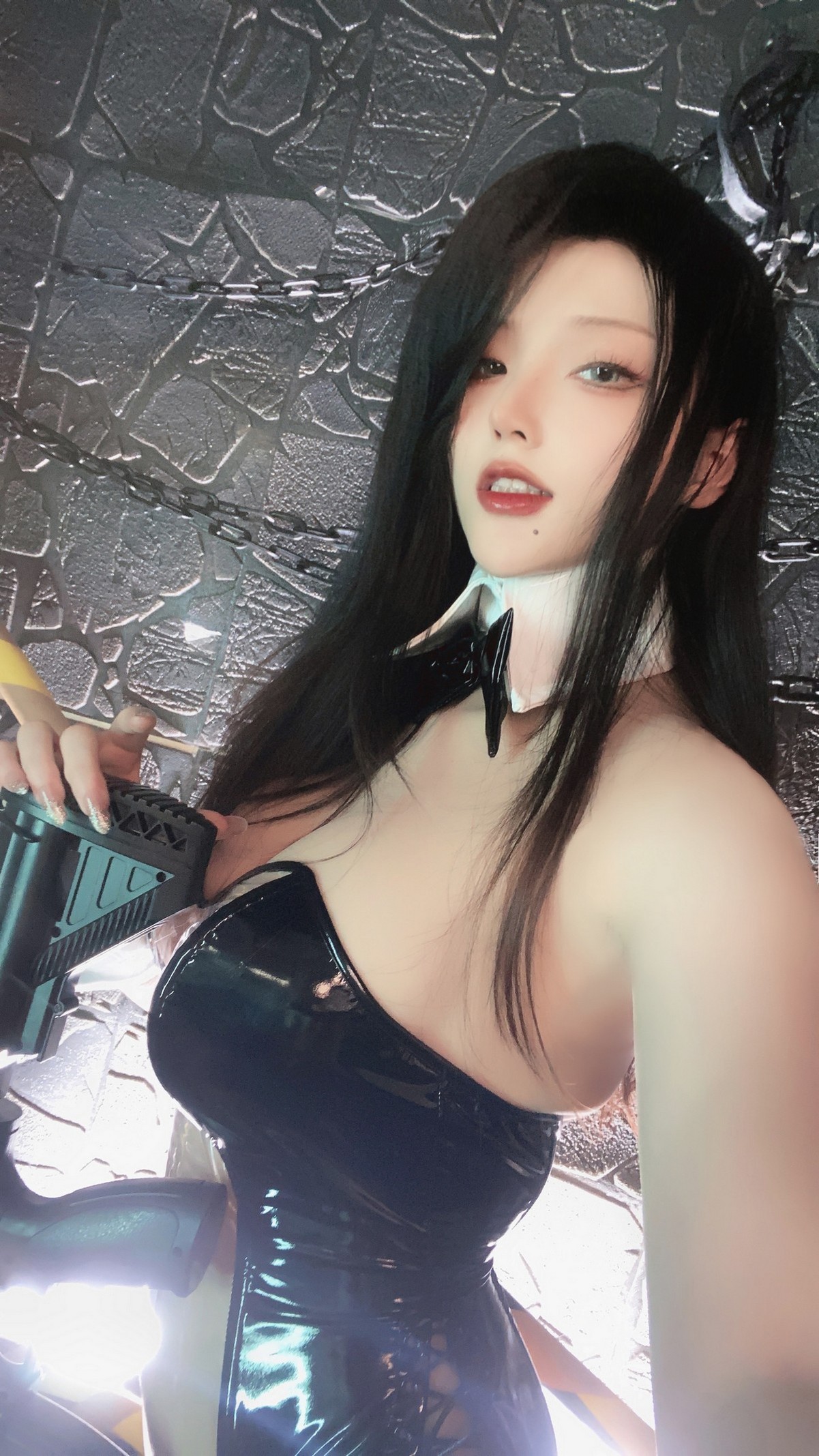 xgyw.top_网络美女起司块透明兔女郎主题私房透明皮质连体衣秀惹火身材极致诱惑写真33P