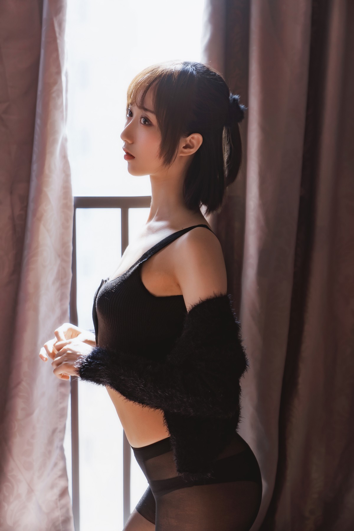 xgyw.top_萌系小姐姐木绵绵OwO黑丝私房主题性感黑色内衣配超薄黑丝秀翘臀诱惑写真83P