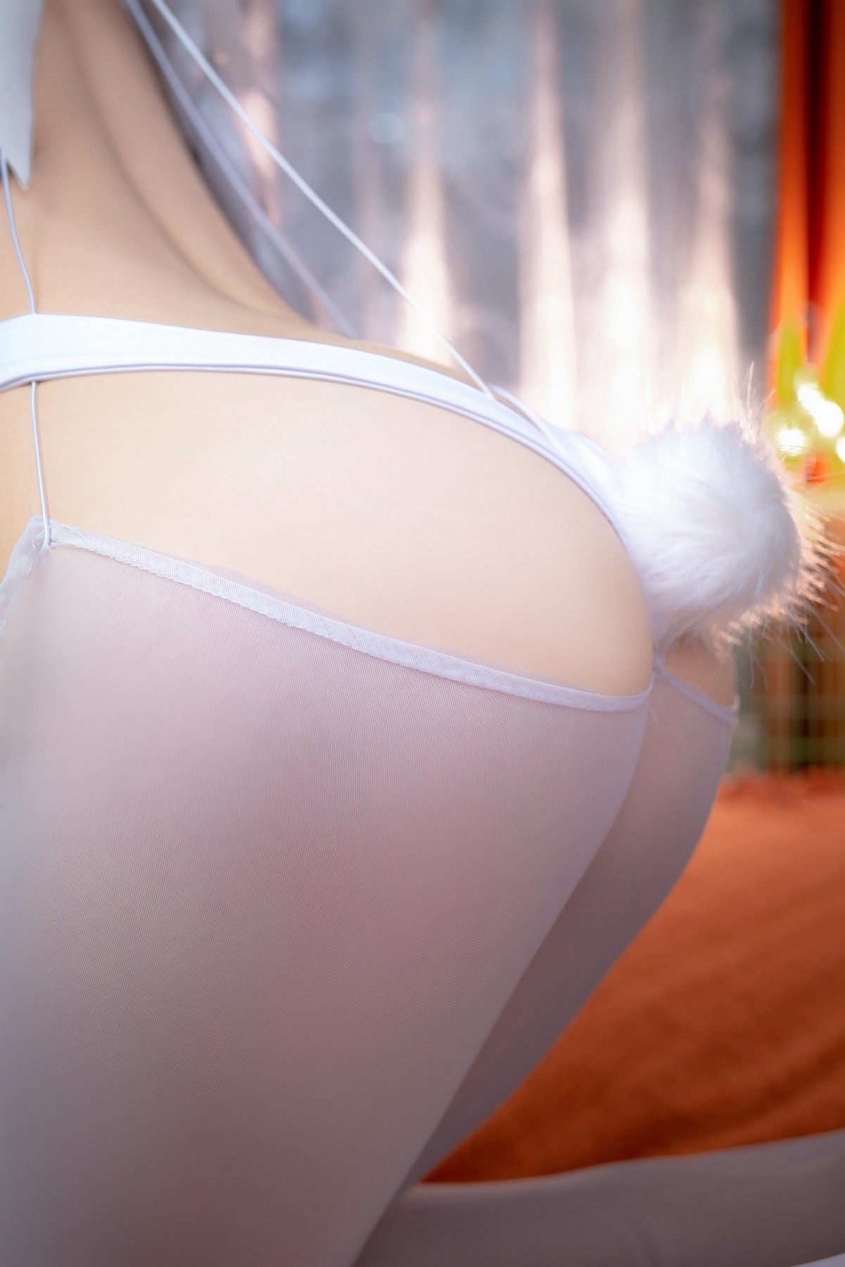 xgyw.top_Cosplay美女日奈娇恶毒主题私房性感白色破烂连体衣配白丝袜秀完美身材诱惑写真66P
