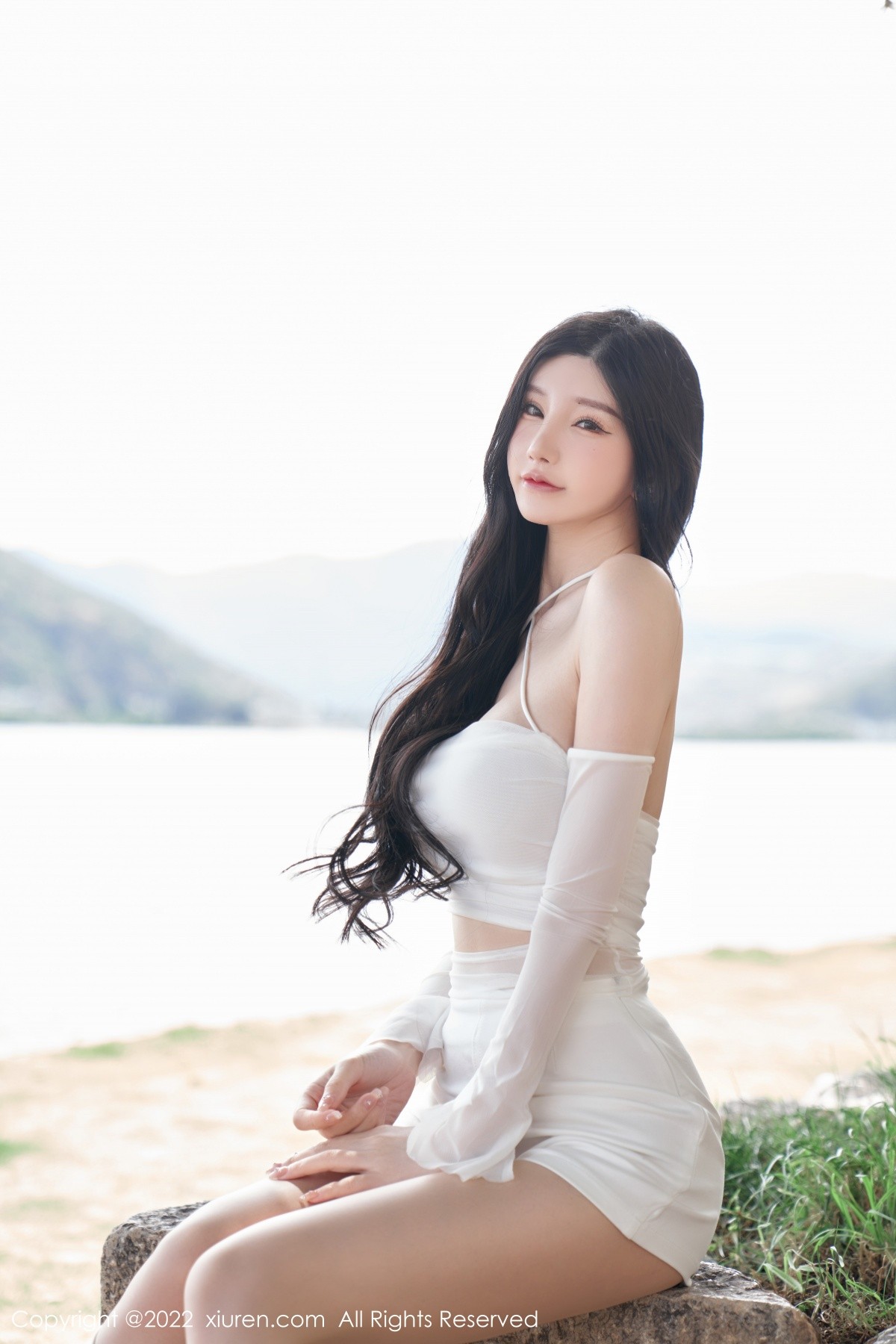xgyw.top_XiuRen第5271期_女神周于希Sally心愿旅拍户外白色轻透服饰秀完美身材诱惑写真89P