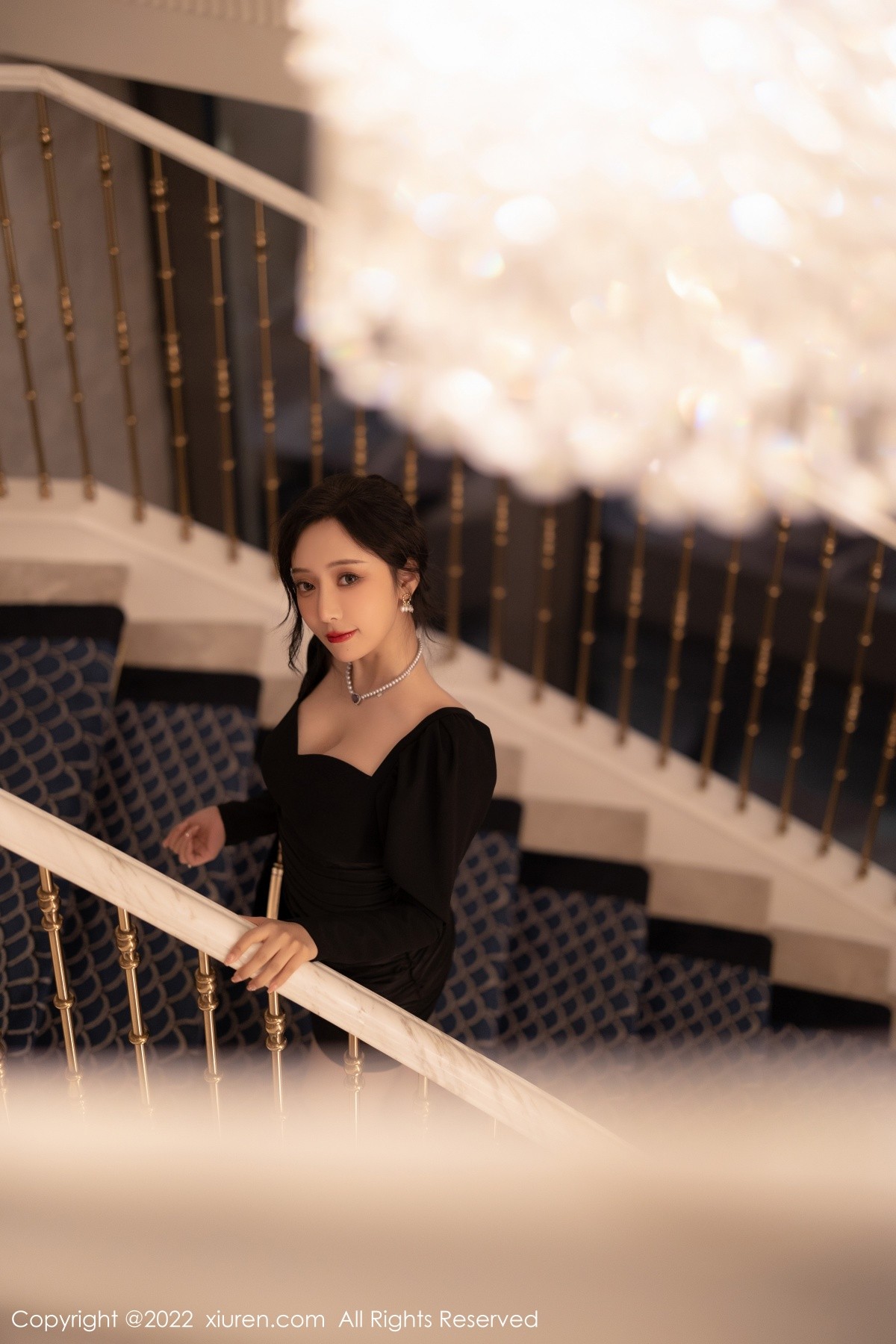 xgyw.top_XiuRen第5251期_女神王馨瑶yanni厦门旅拍脱连衣裙露性感黑色蕾丝内衣诱惑写真86P