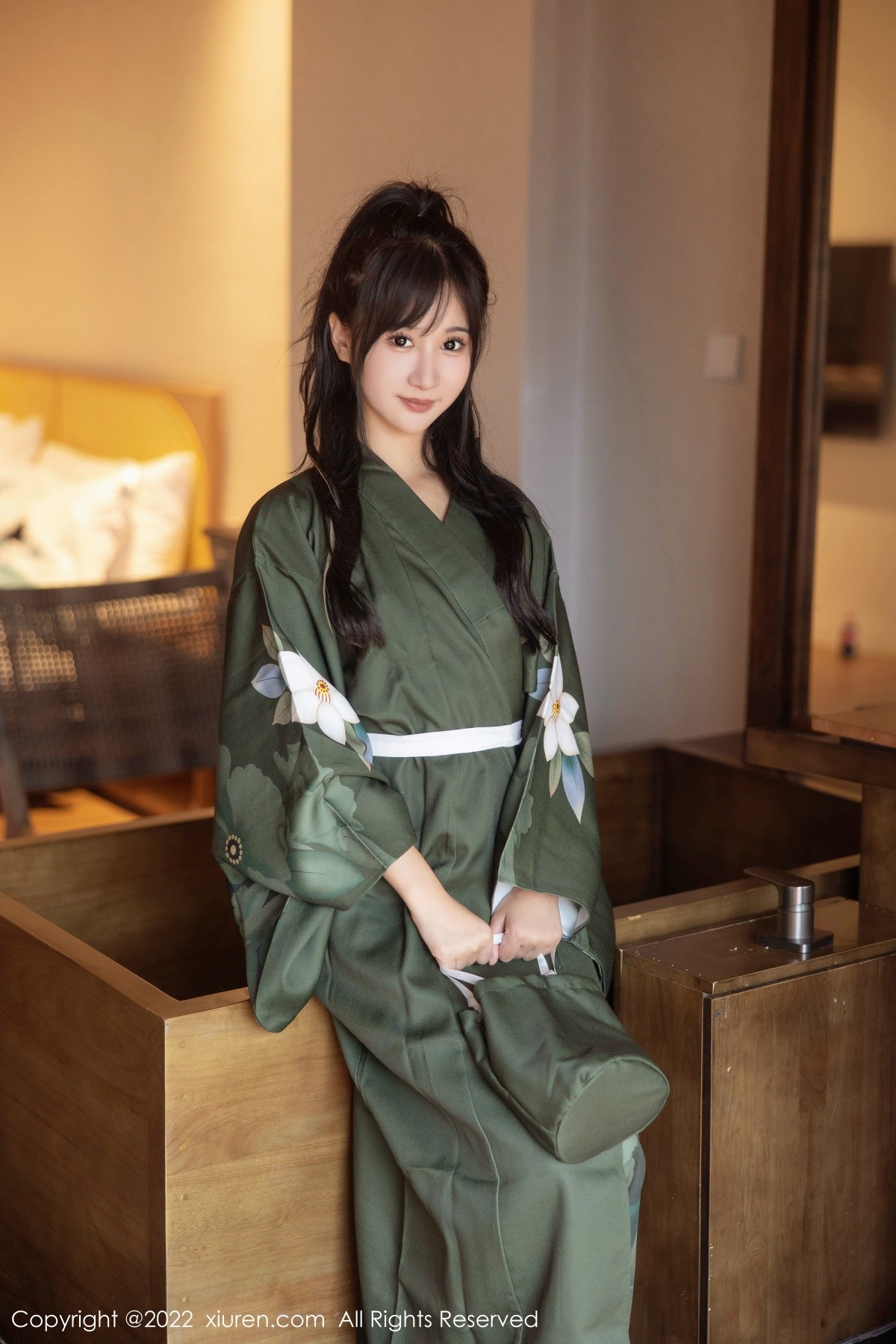 xgyw.top_XiuRen第5256期_女神小果冻儿大理旅拍私房暗绿色真空和服秀完美身材诱惑写真85P
