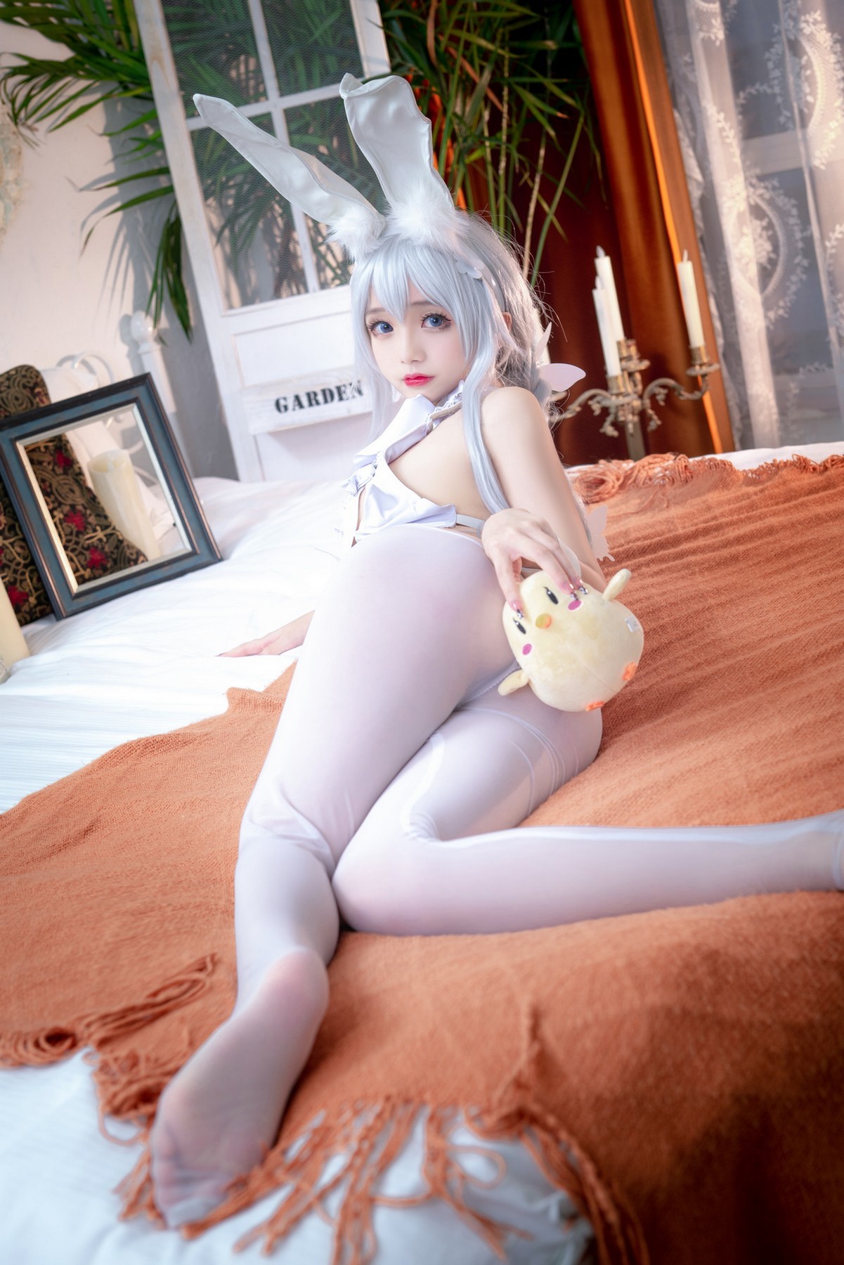 xgyw.top_Cosplay美女日奈娇恶毒主题私房性感白色破烂连体衣配白丝袜秀完美身材诱惑写真66P